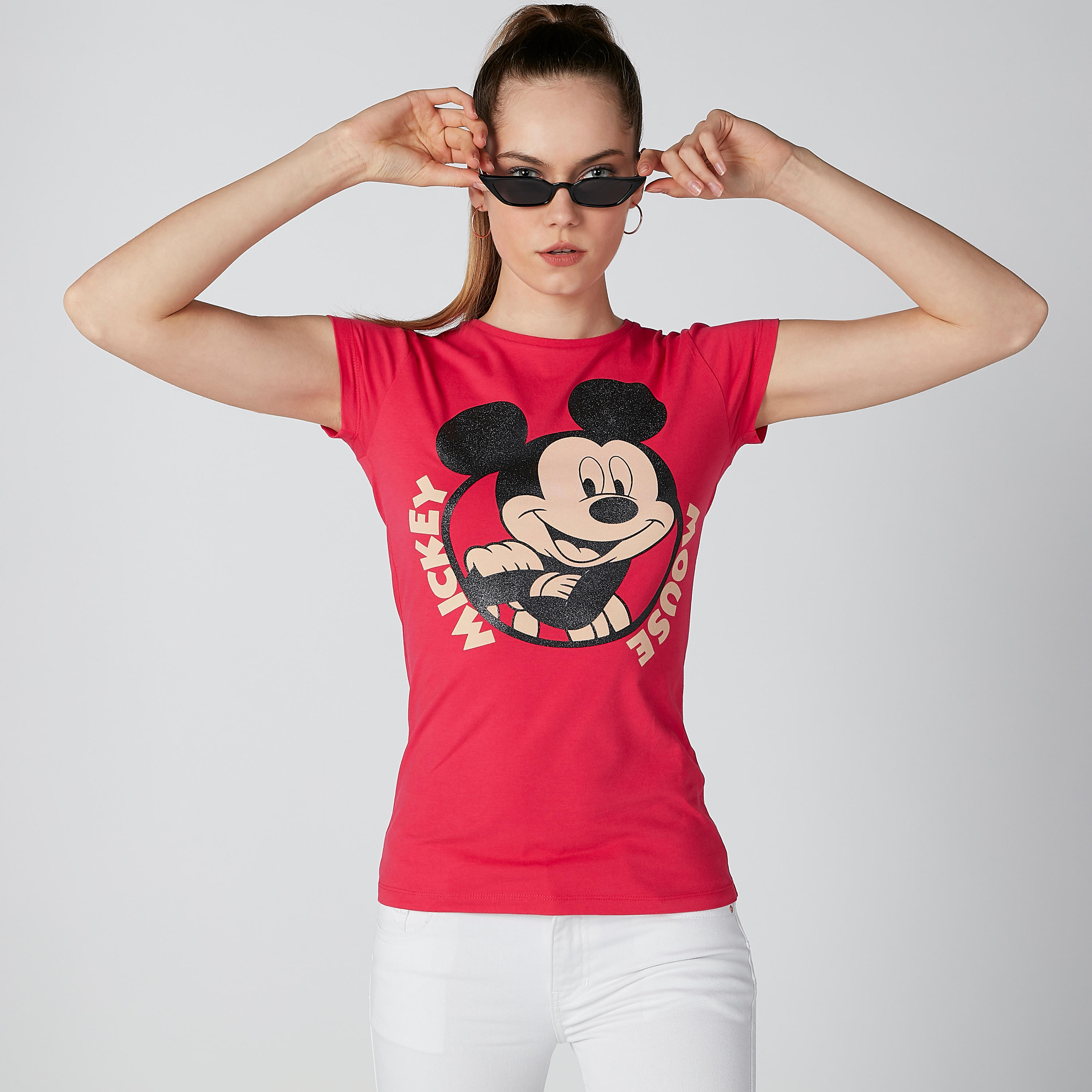تيشيرت بأكمام كاب وياقة مستديرة وطبعات ميكي ماوس-women-clothing-tshirts-image-2