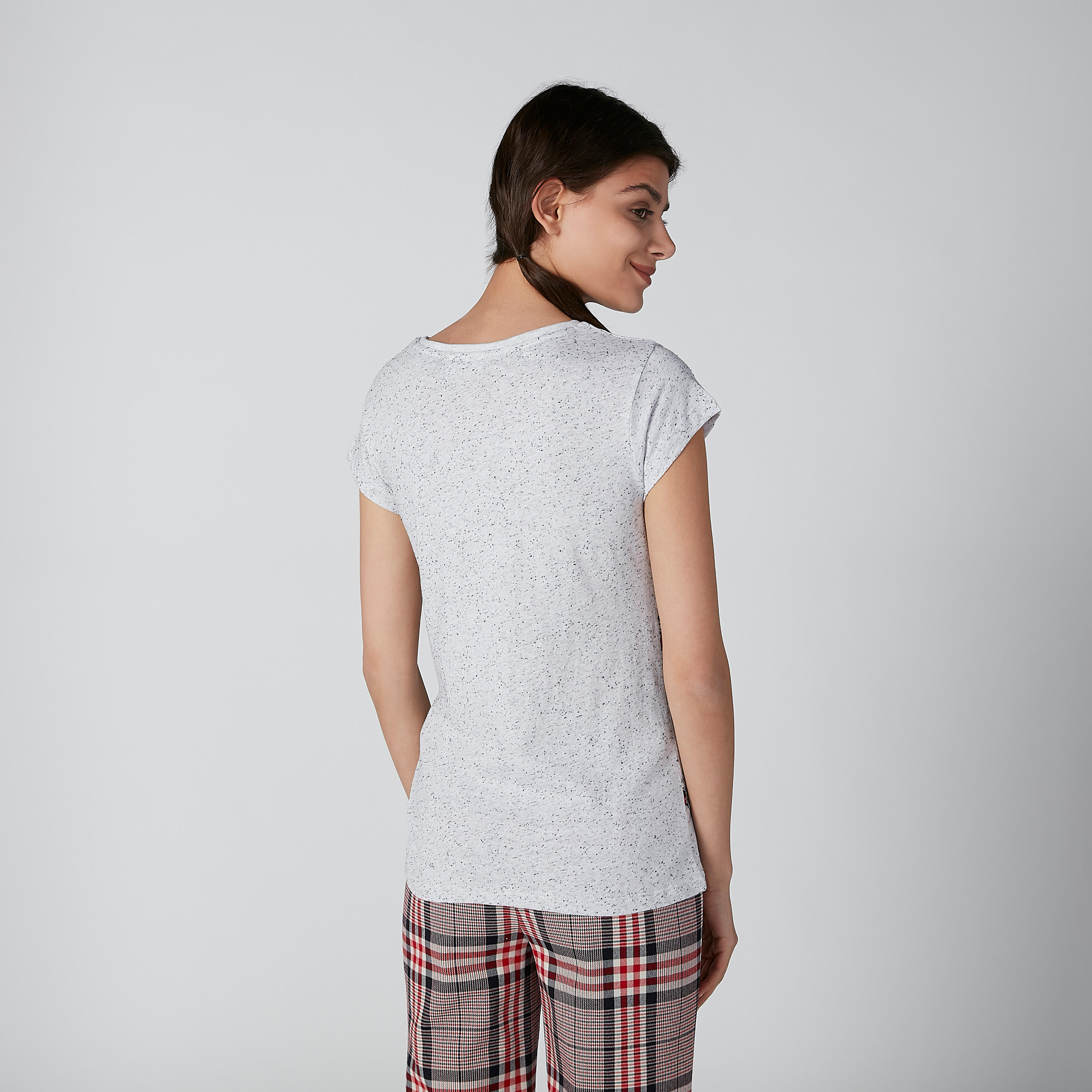 تيشيرت بأكمام كاب وياقة مستديرة وطبعات ميكي ماوس-women-clothing-tshirts-image-2