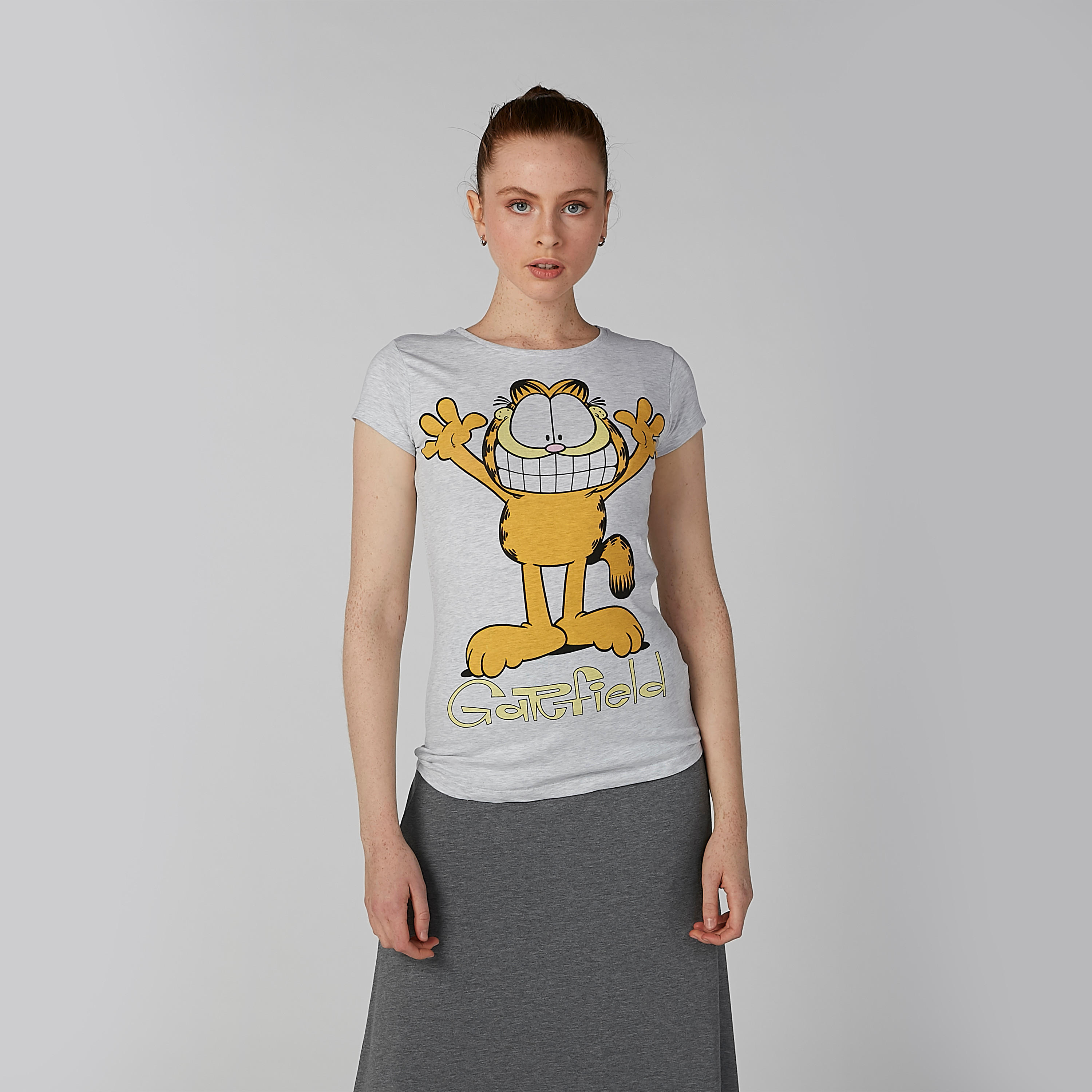 تيشيرت مستدام سكيني بياقة مستديرة وطبعات جارفيلد-women-clothing-tshirts-image-1