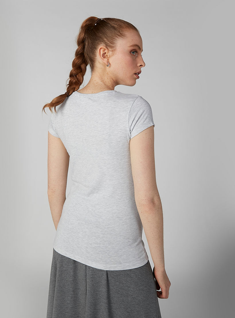 تيشيرت مستدام سكيني بياقة مستديرة وطبعات جارفيلد-women-clothing-tshirts-image-3