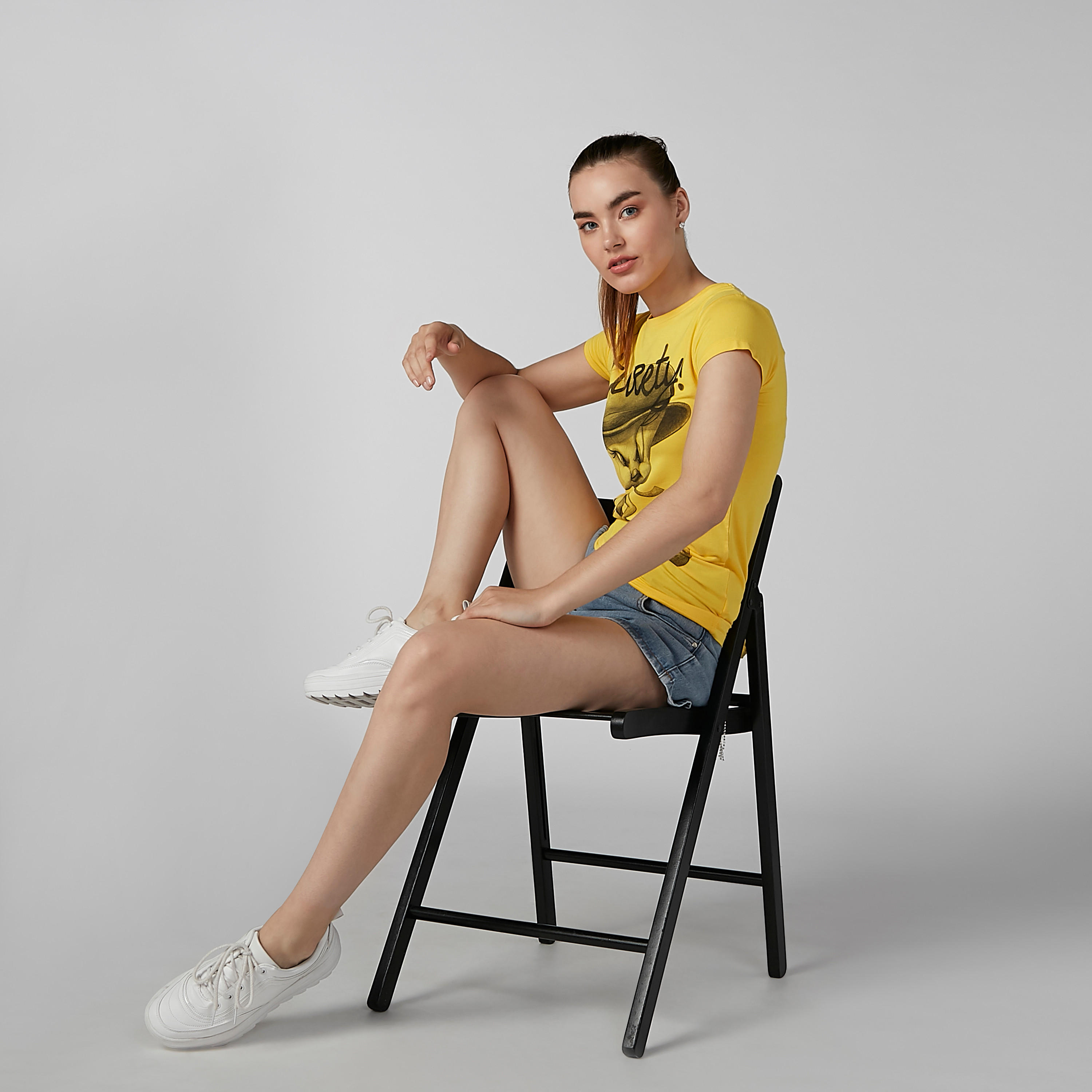 تيشيرت سكيني بأكمام كاب وطبعات تويتي-women-clothing-tshirts-image-2