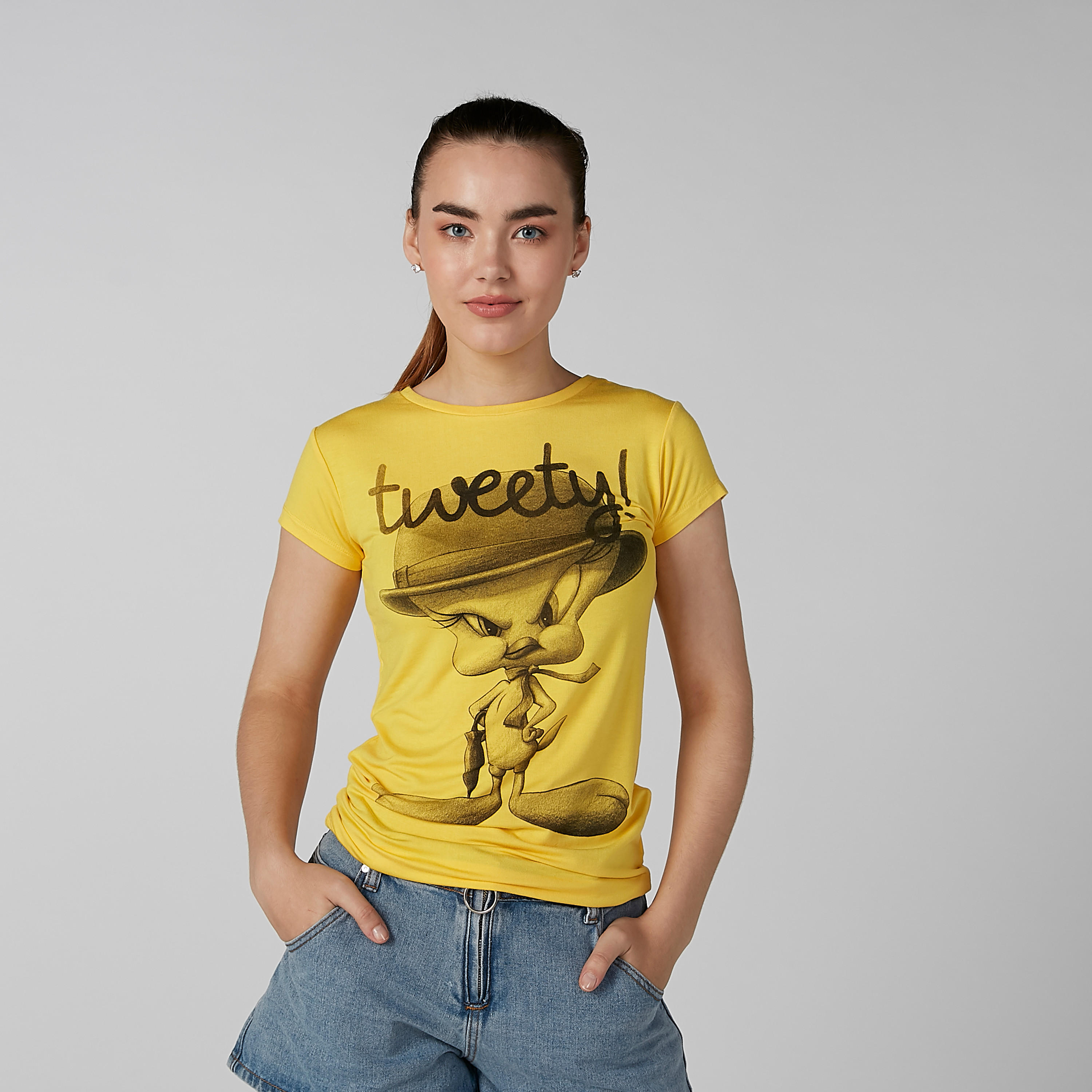 تيشيرت سكيني بأكمام كاب وطبعات تويتي-women-clothing-tshirts-image-3