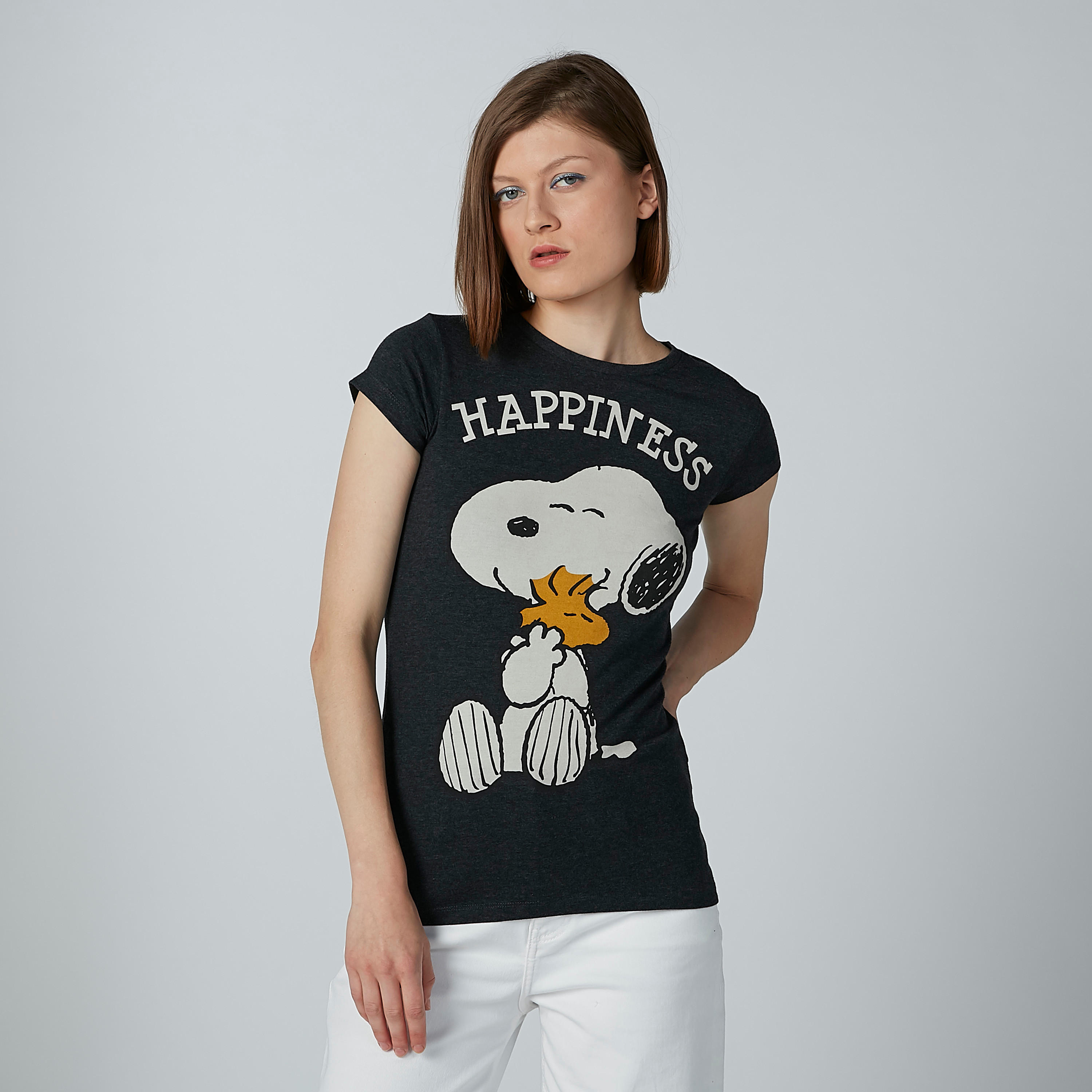 تيشيرت بياقة مستديرة وأكمام كاب وطبعات سنوبي-women-clothing-tshirts-image-1
