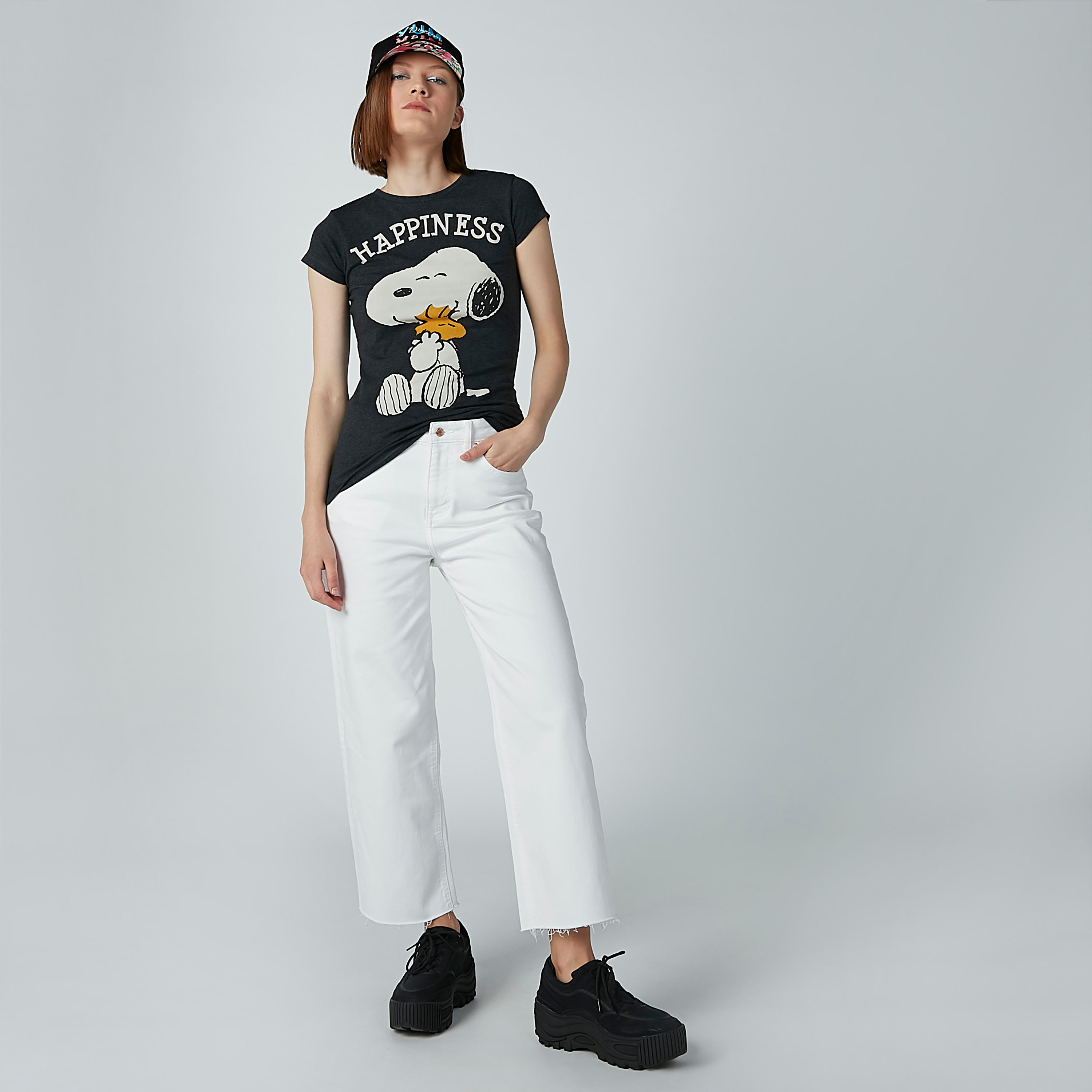 تيشيرت بياقة مستديرة وأكمام كاب وطبعات سنوبي-women-clothing-tshirts-image-4