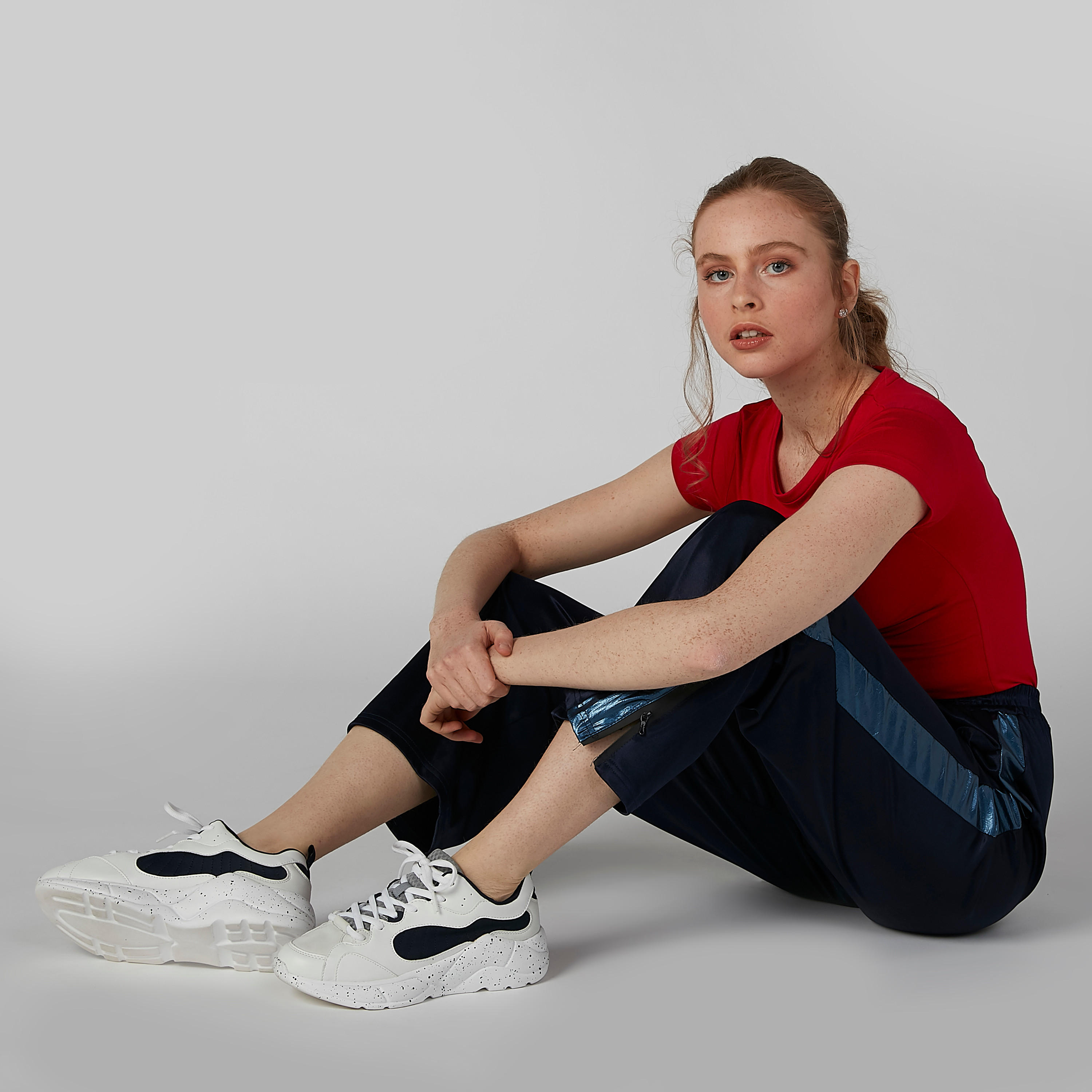 تيشيرت بقصّة سكيني وأكمام كاب وطبعات سوبرمان-women-clothing-tshirts-image-2