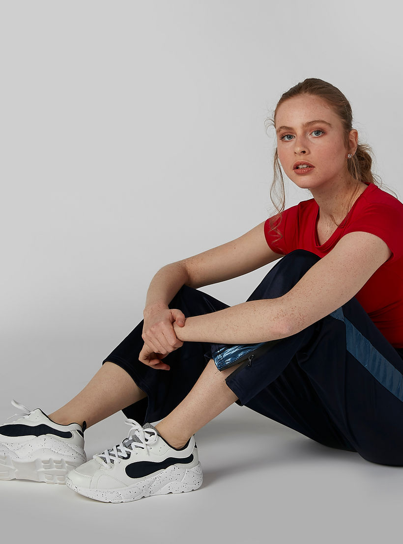 تيشيرت بقصّة سكيني وأكمام كاب وطبعات سوبرمان-women-clothing-tshirts-image-2