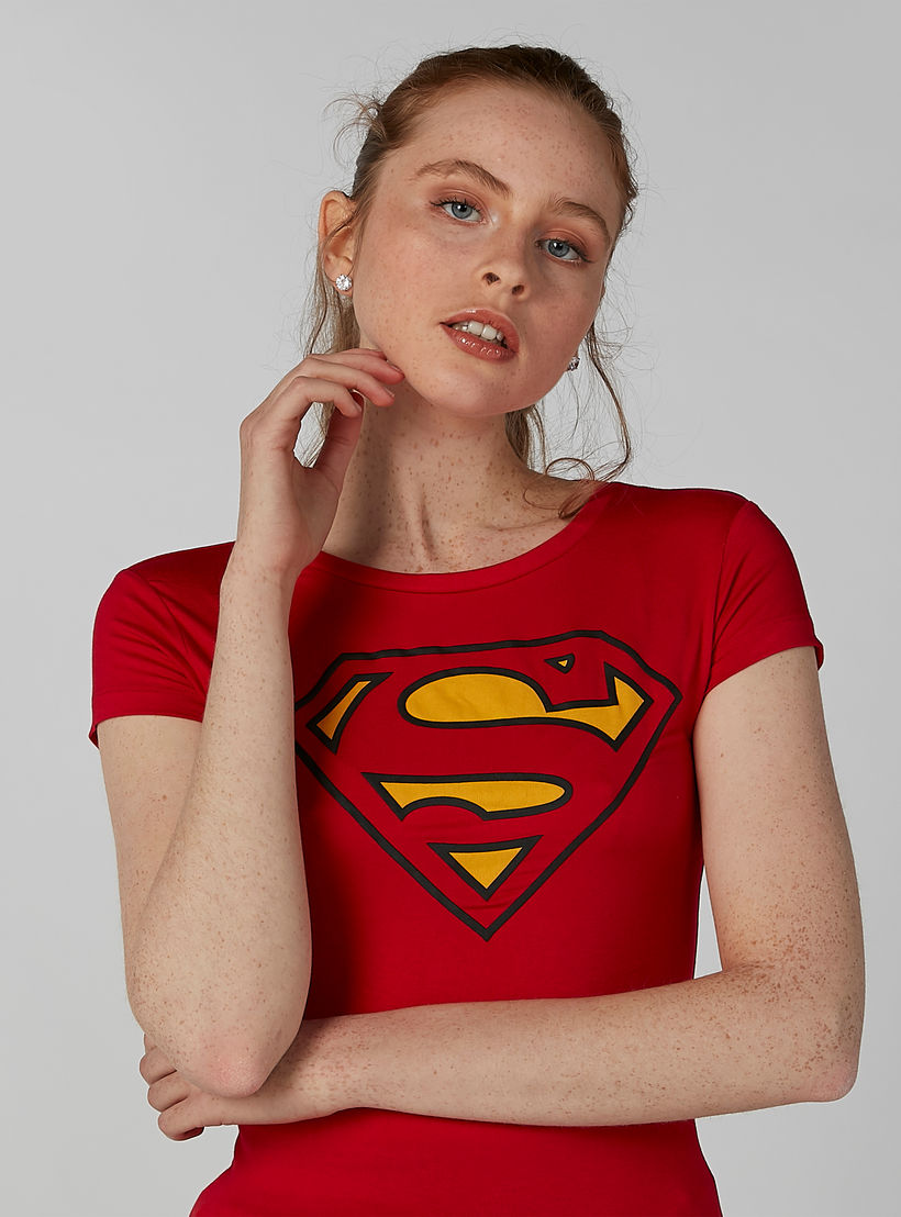 تيشيرت بقصّة سكيني وأكمام كاب وطبعات سوبرمان-women-clothing-tshirts-image-3