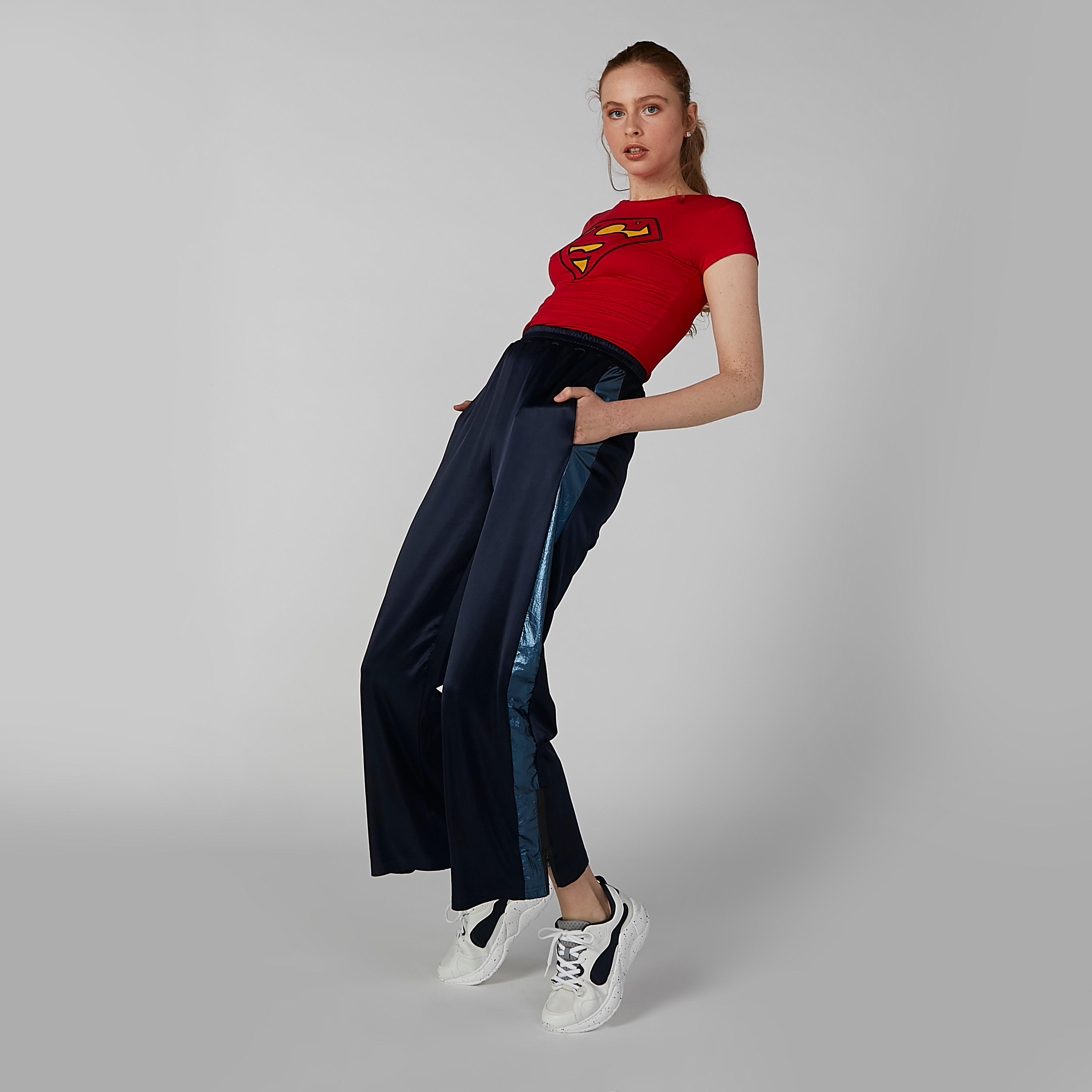 تيشيرت بقصّة سكيني وأكمام كاب وطبعات سوبرمان-women-clothing-tshirts-image-4