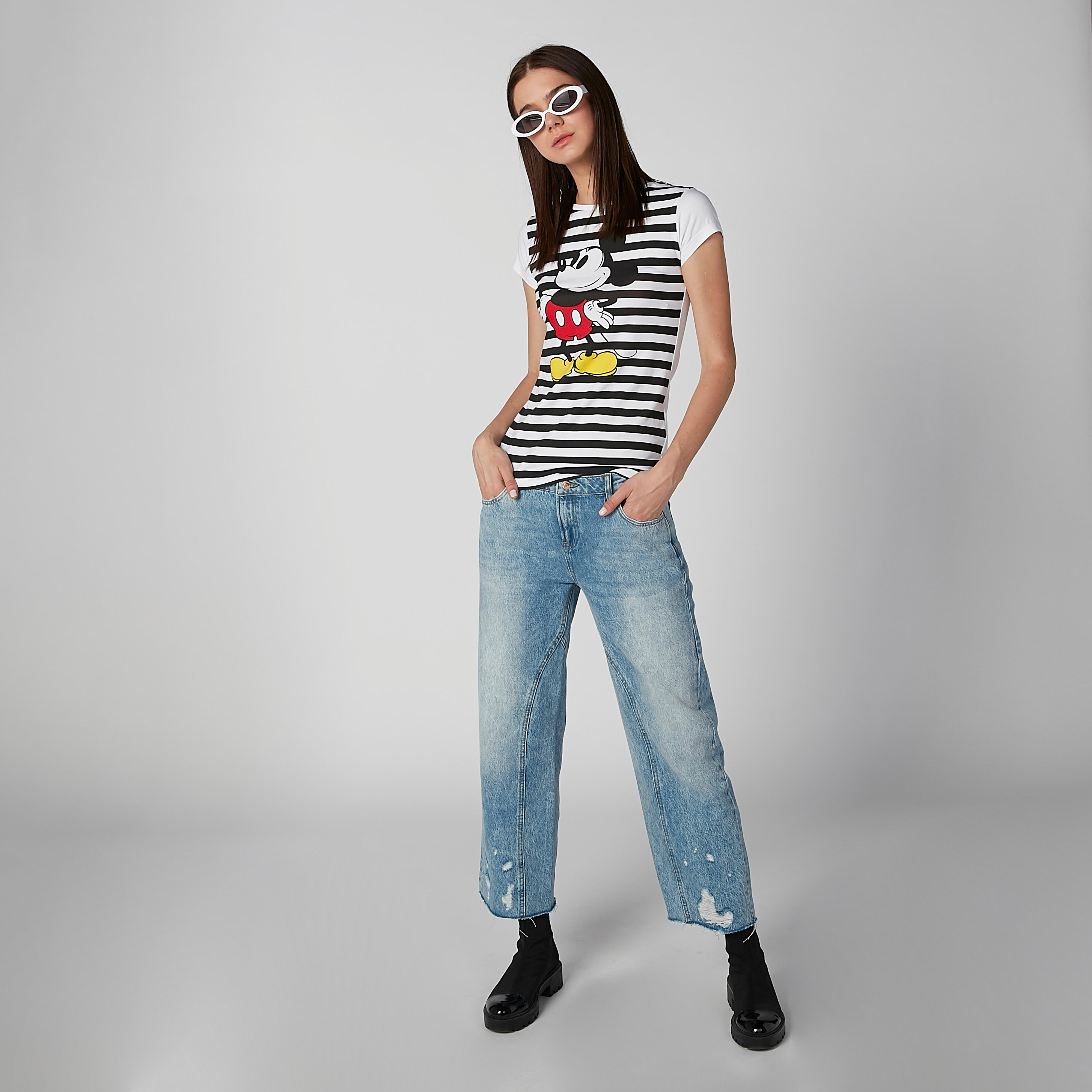 تيشيرت بقصّة سكيني وأكمام كاب وطبعات ميكي ماوس-women-clothing-tshirts-image-2
