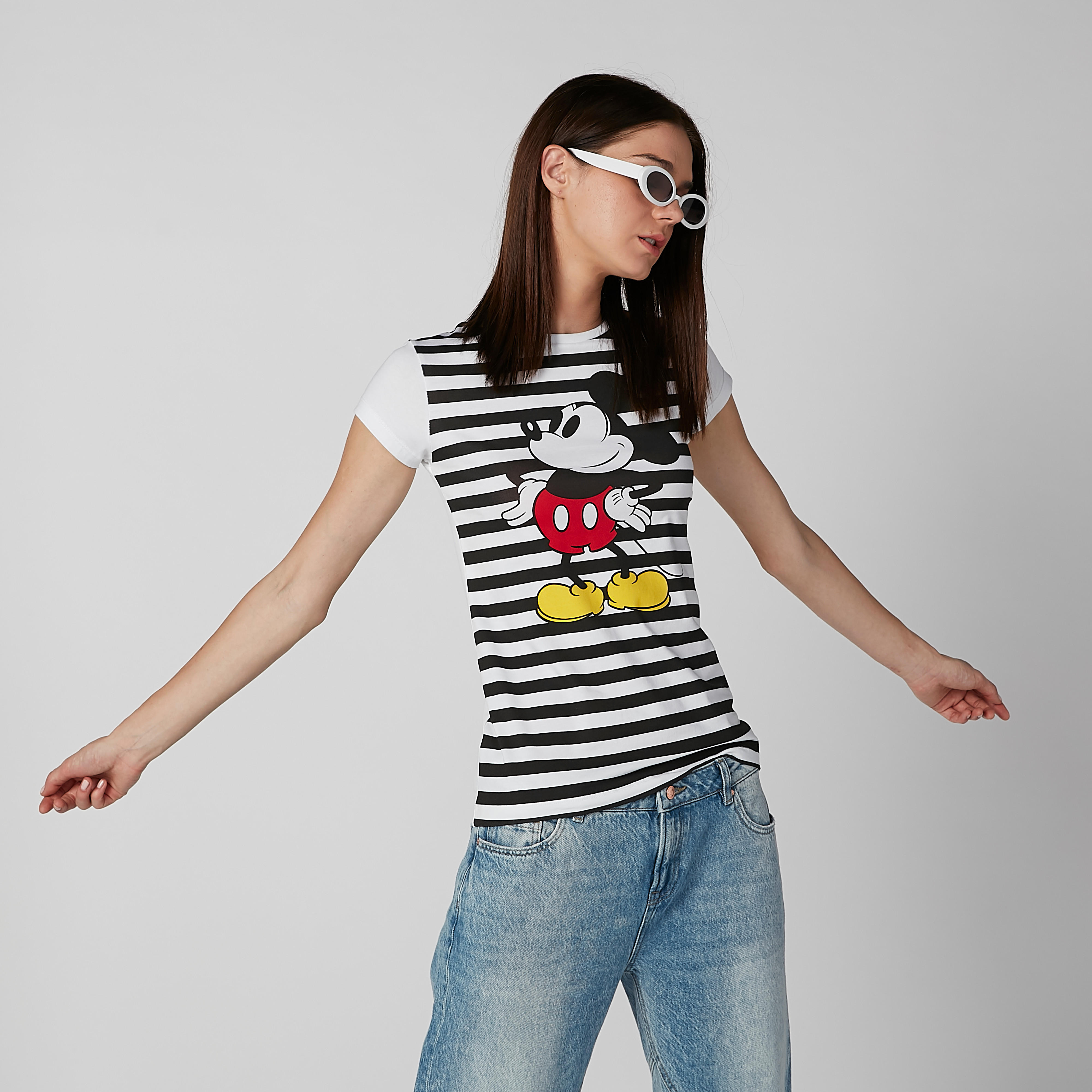 تيشيرت بقصّة سكيني وأكمام كاب وطبعات ميكي ماوس-women-clothing-tshirts-image-4