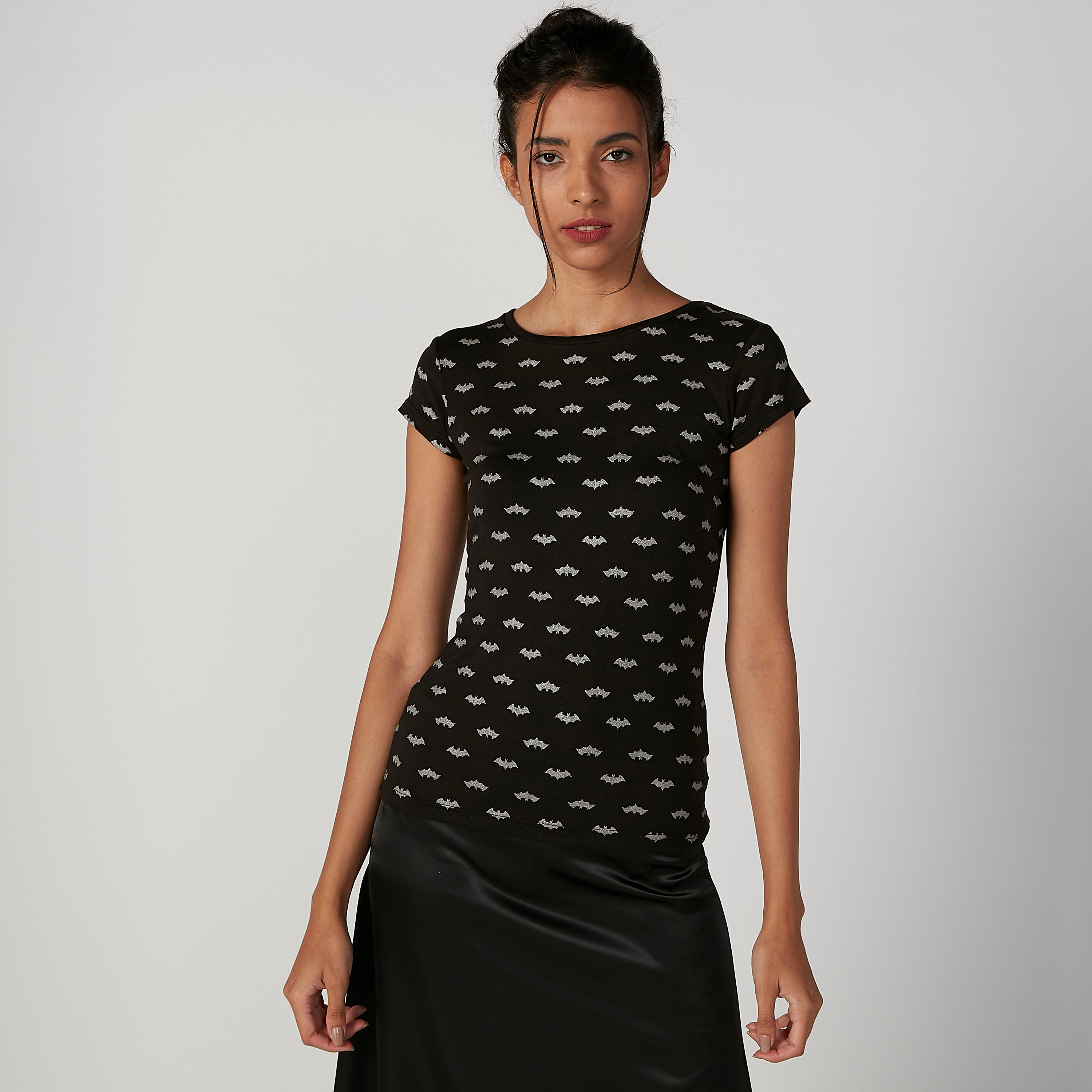 تيشيرت سكيني بياقة مستديرة وأكمام كاب وطبعات-women-clothing-tshirts-image-1