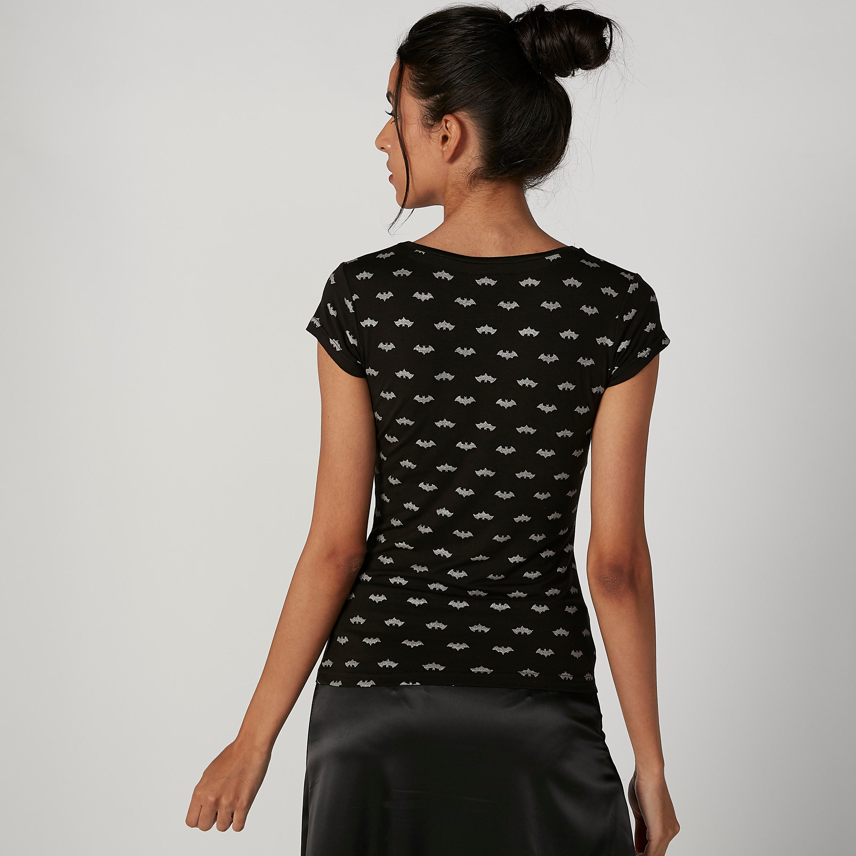 تيشيرت سكيني بياقة مستديرة وأكمام كاب وطبعات-women-clothing-tshirts-image-2
