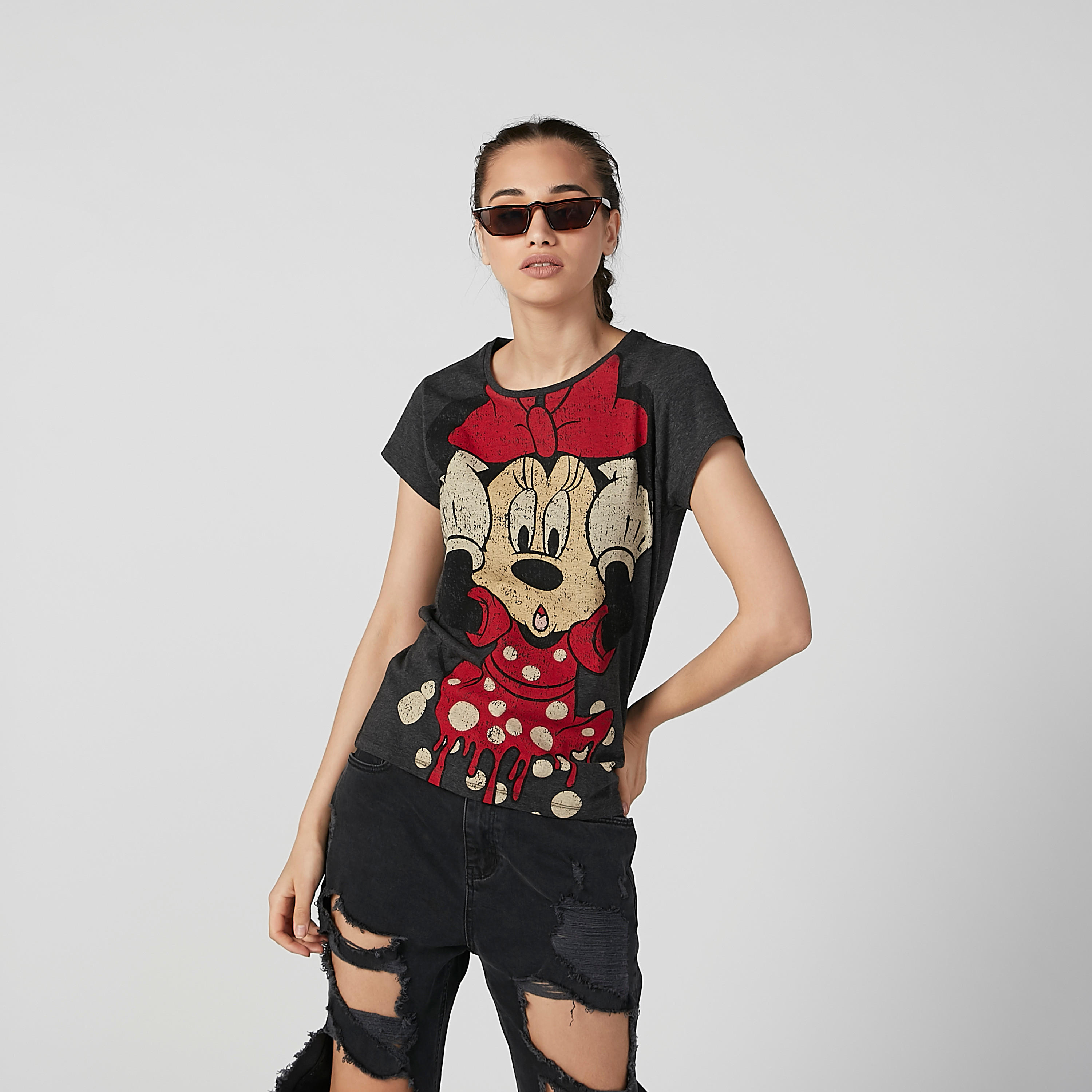 تيشيرت بقصّة سكيني وأكمام كاب وطبعات ميني ماوس-women-clothing-tshirts-image-3