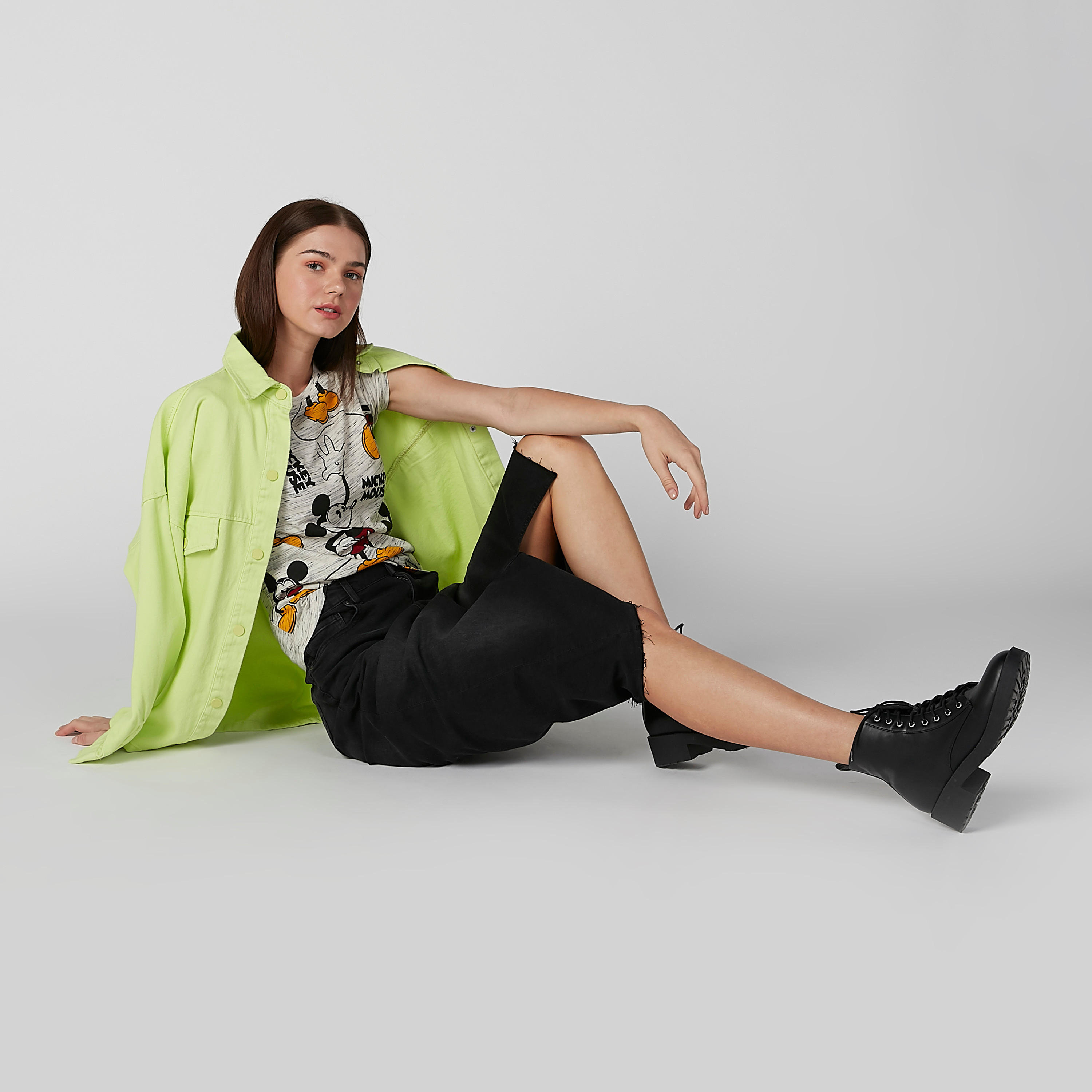 تيشيرت مستدام سكيني بياقة مستديرة وطبعات ميكي ماوس -women-clothing-tshirts-image-2