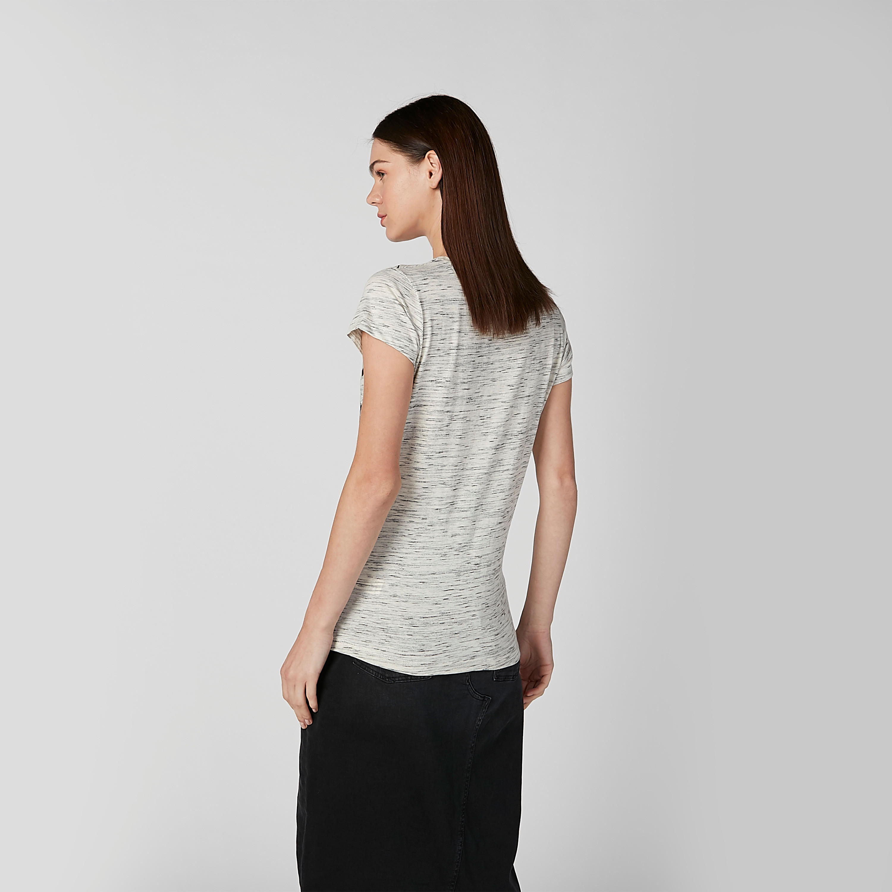 تيشيرت مستدام سكيني بياقة مستديرة وطبعات ميكي ماوس -women-clothing-tshirts-image-3