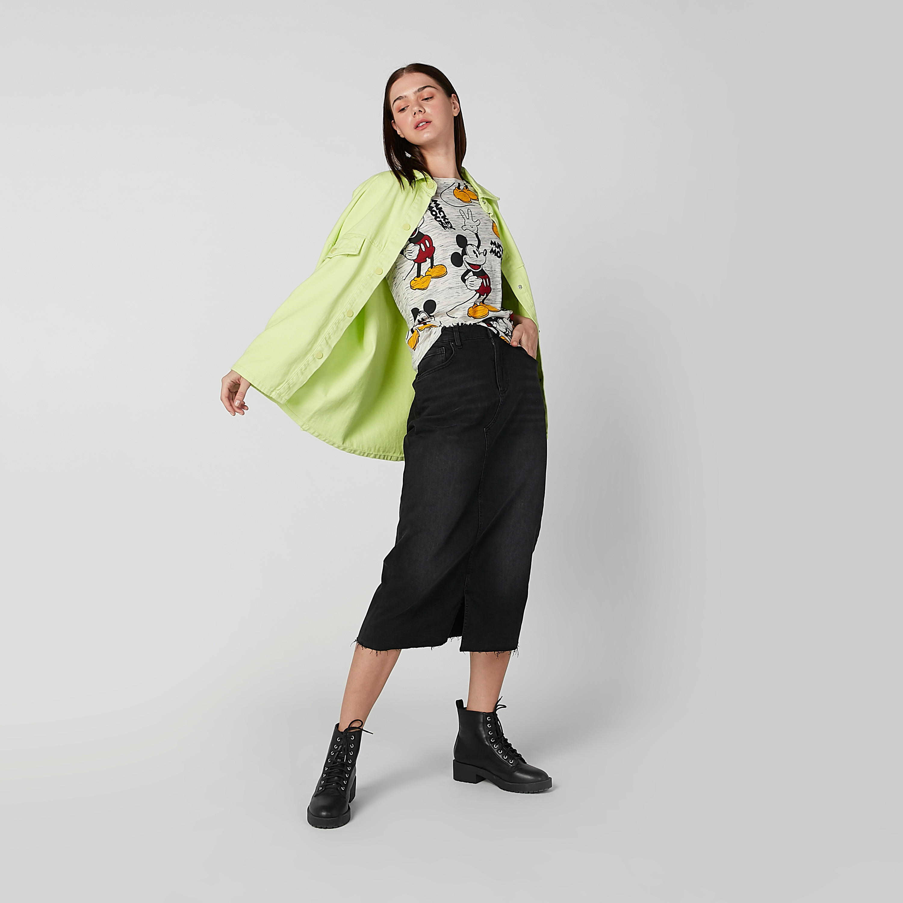 تيشيرت مستدام سكيني بياقة مستديرة وطبعات ميكي ماوس -women-clothing-tshirts-image-4