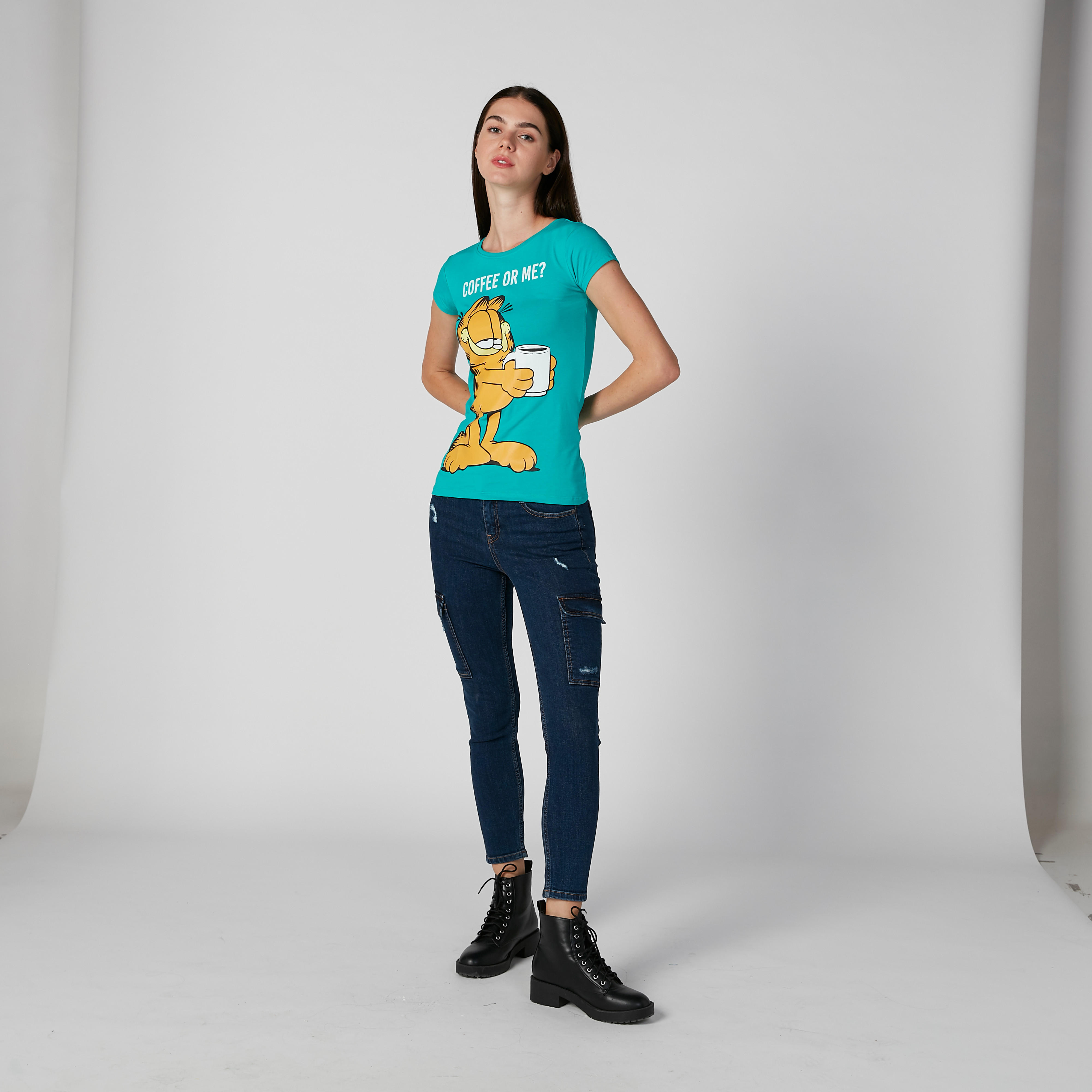 تيشيرت مستدام سكيني بأكمام كاب وطبعات جارفيلد -women-clothing-tshirts-image-2