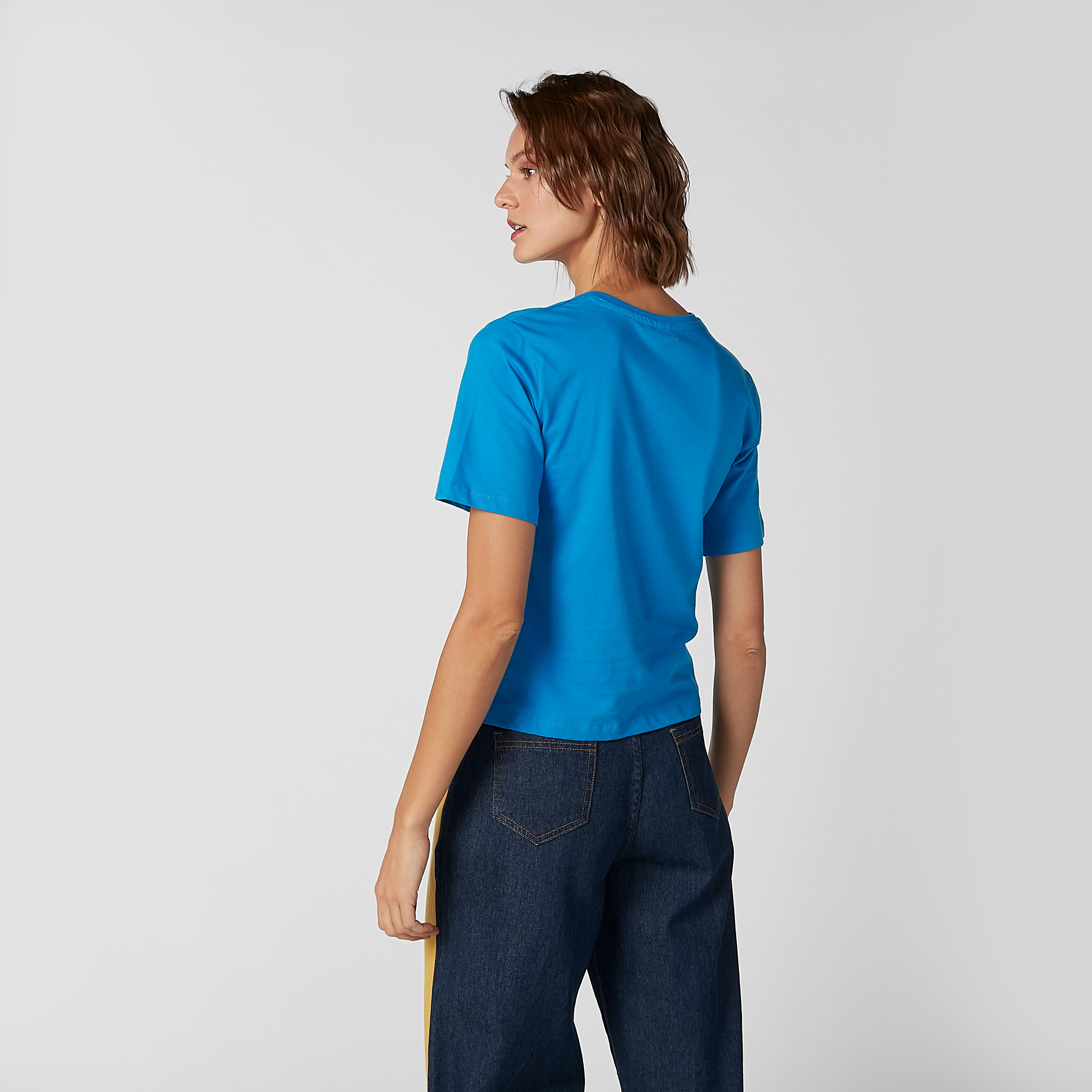 تيشيرت بقصّة سكيني وأكمام قصيرة وطبعات جرافيك جيني-women-clothing-tshirts-image-3