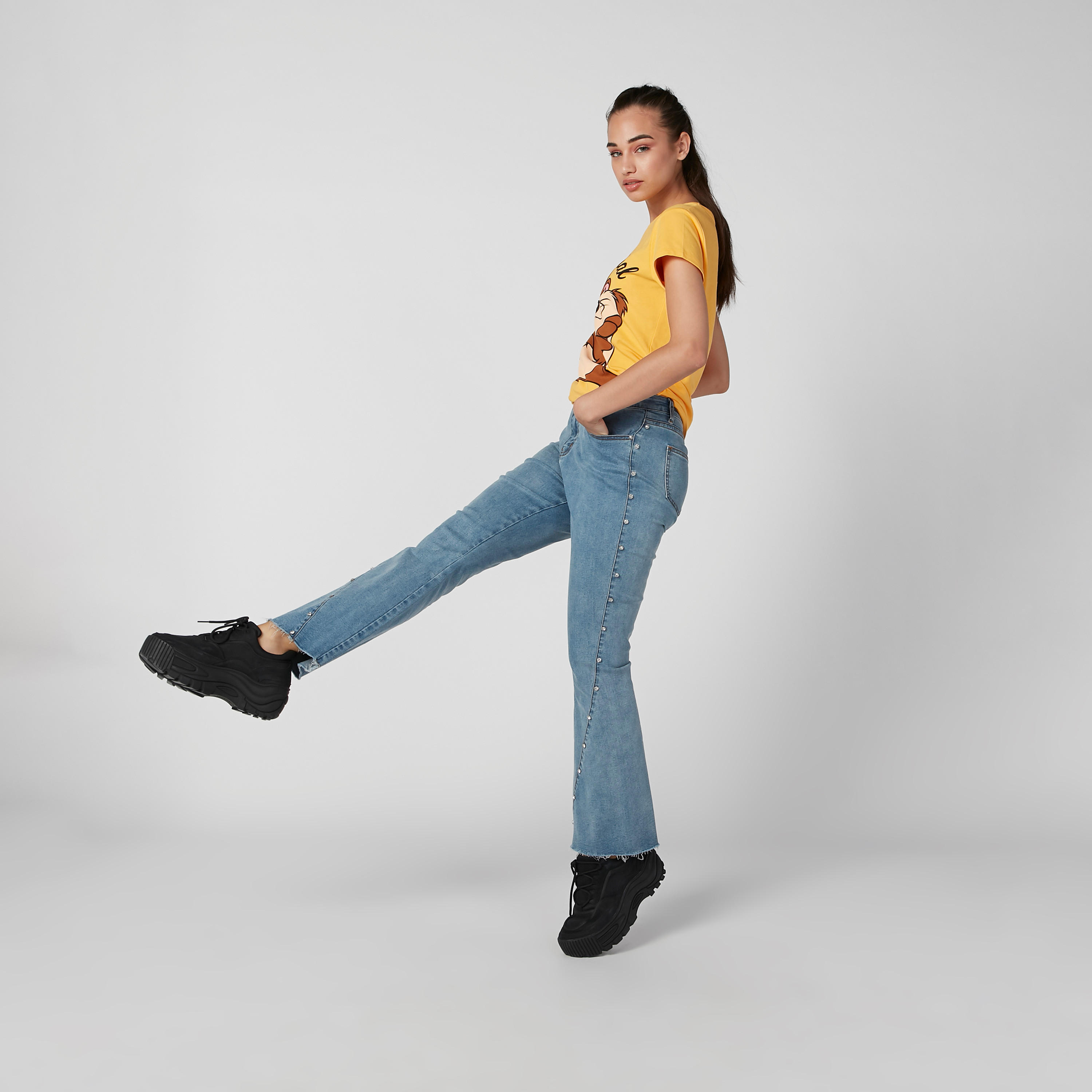 تيشيرت بقصّة سكيني وأكمام قصيرة وطبعات تازمانيان ديفل-women-clothing-tshirts-image-2
