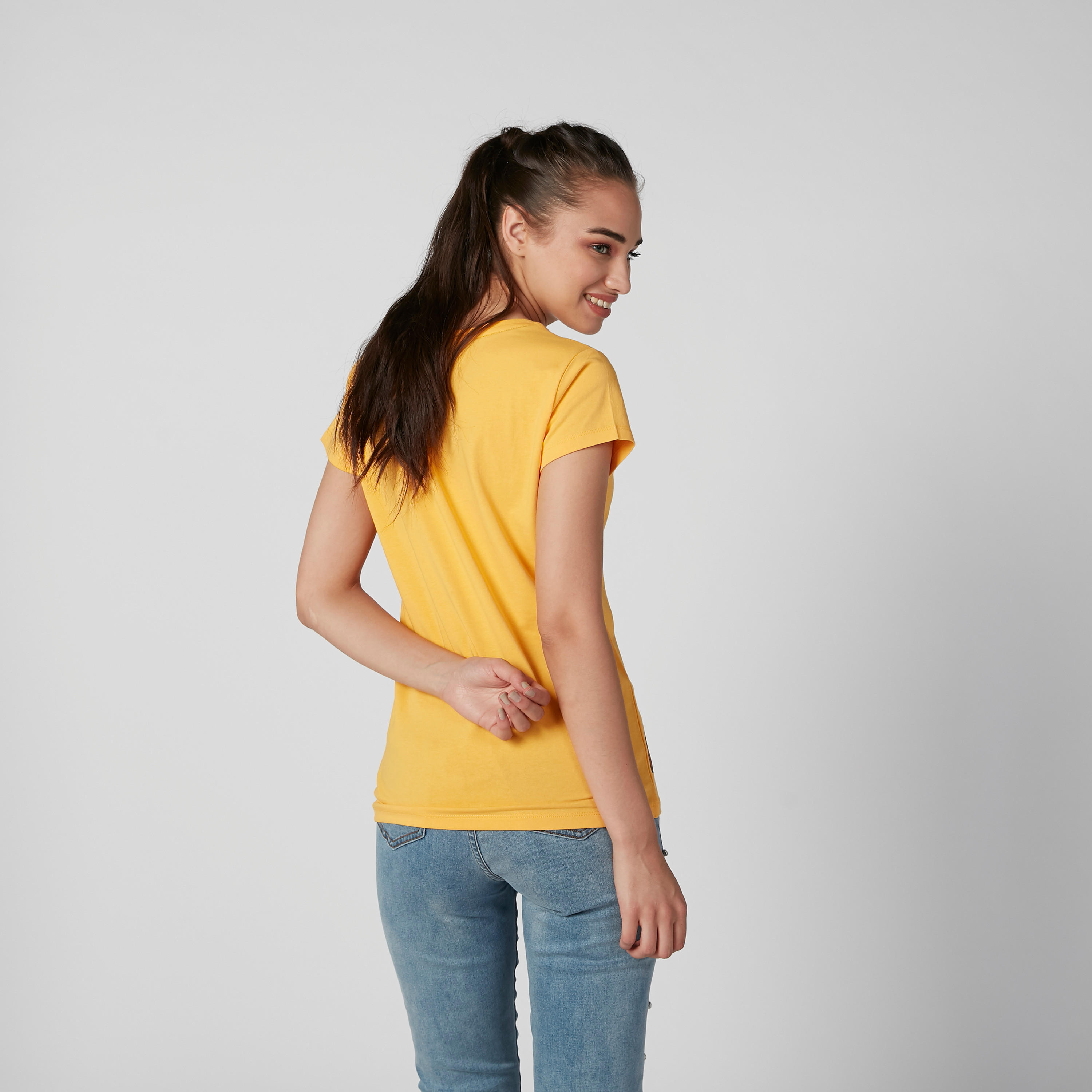تيشيرت بقصّة سكيني وأكمام قصيرة وطبعات تازمانيان ديفل-women-clothing-tshirts-image-4