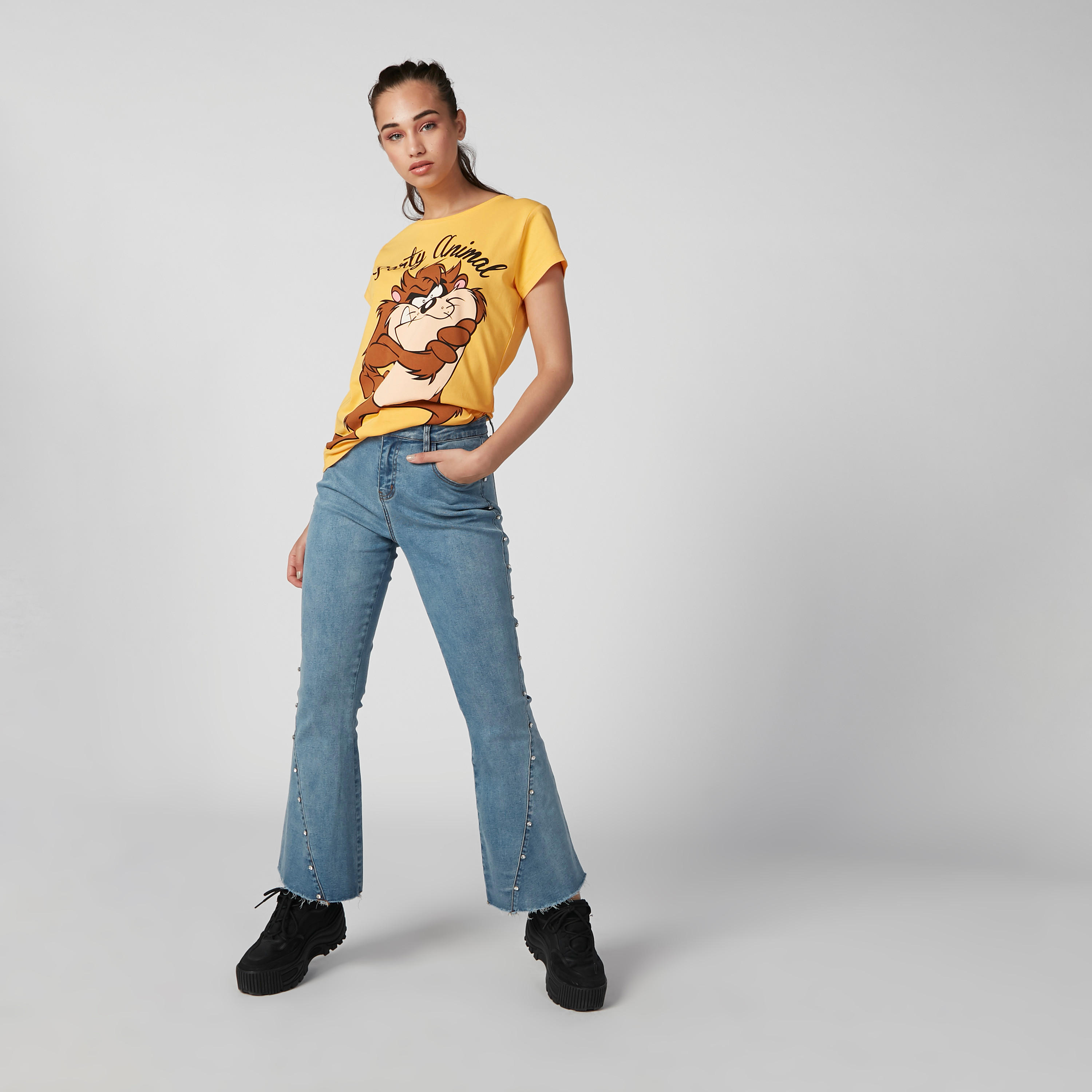 تيشيرت بقصّة سكيني وأكمام قصيرة وطبعات تازمانيان ديفل-women-clothing-tshirts-image-5