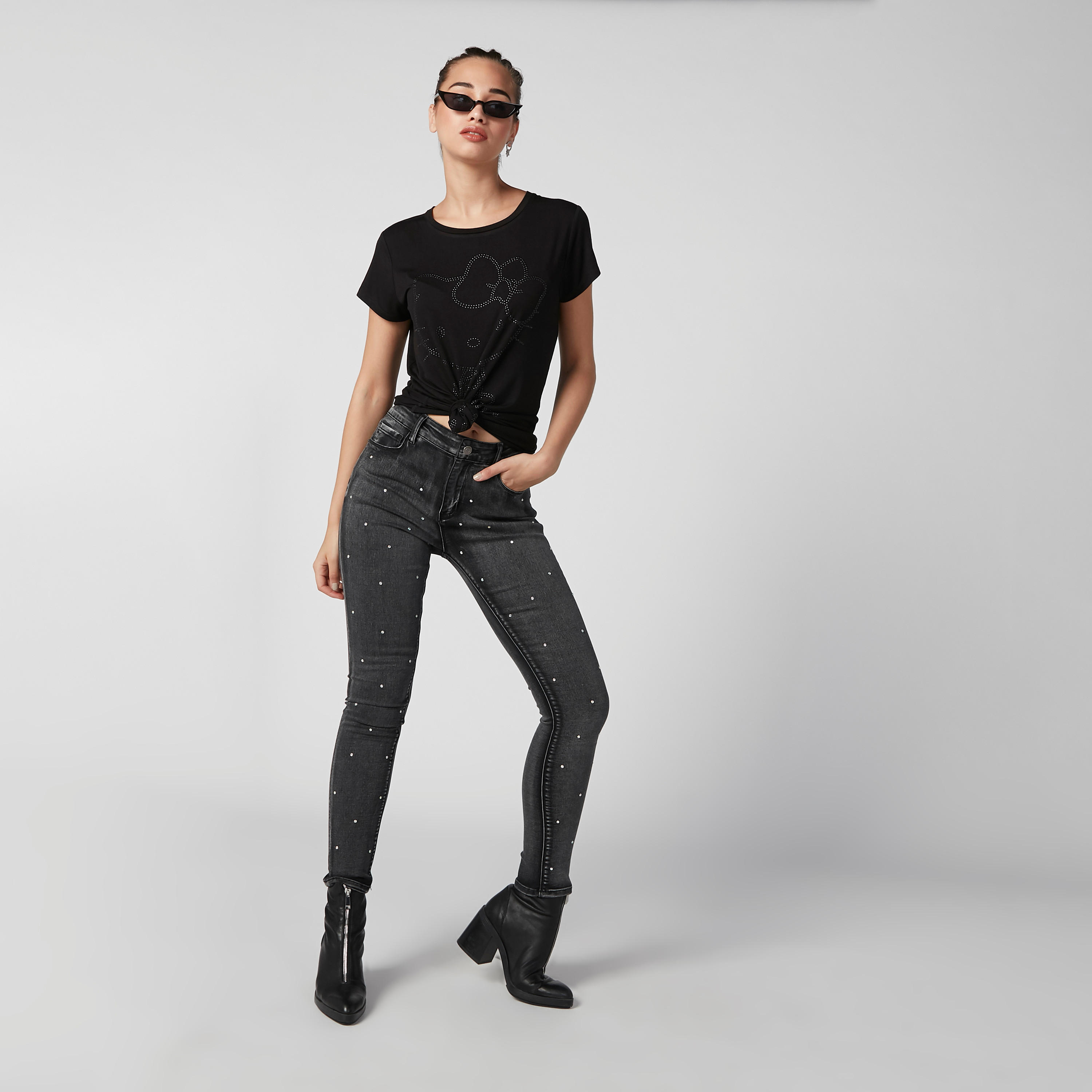 بلوزة فضفاضة بقصّة سكيني وأكمام كاب وتزيينات هالو كيتي-women-clothing-tshirts-image-2