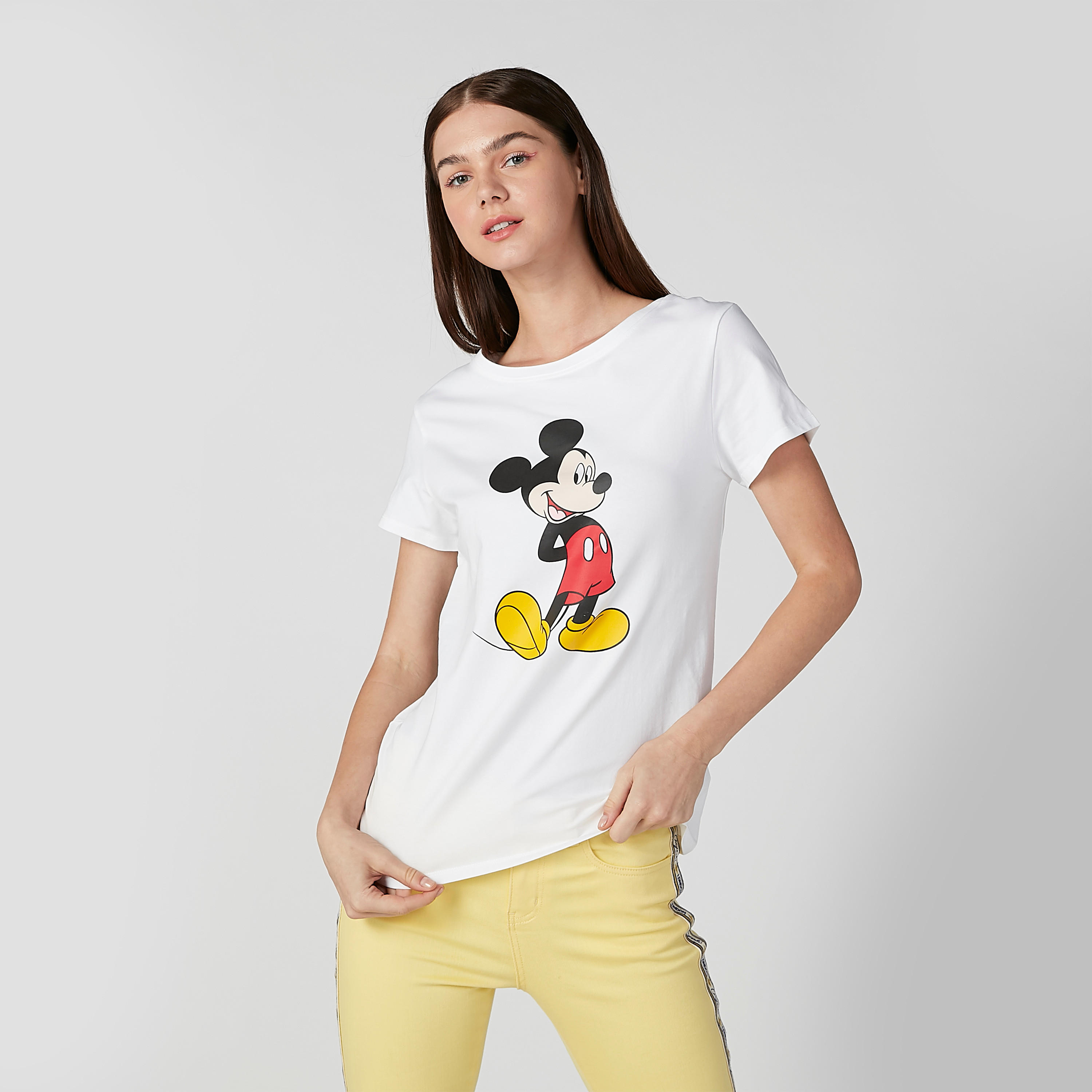 تيشيرت بياقة مستديرة وأكمام قصيرة وطبعات ميكي ماوس-women-clothing-tshirts-image-1