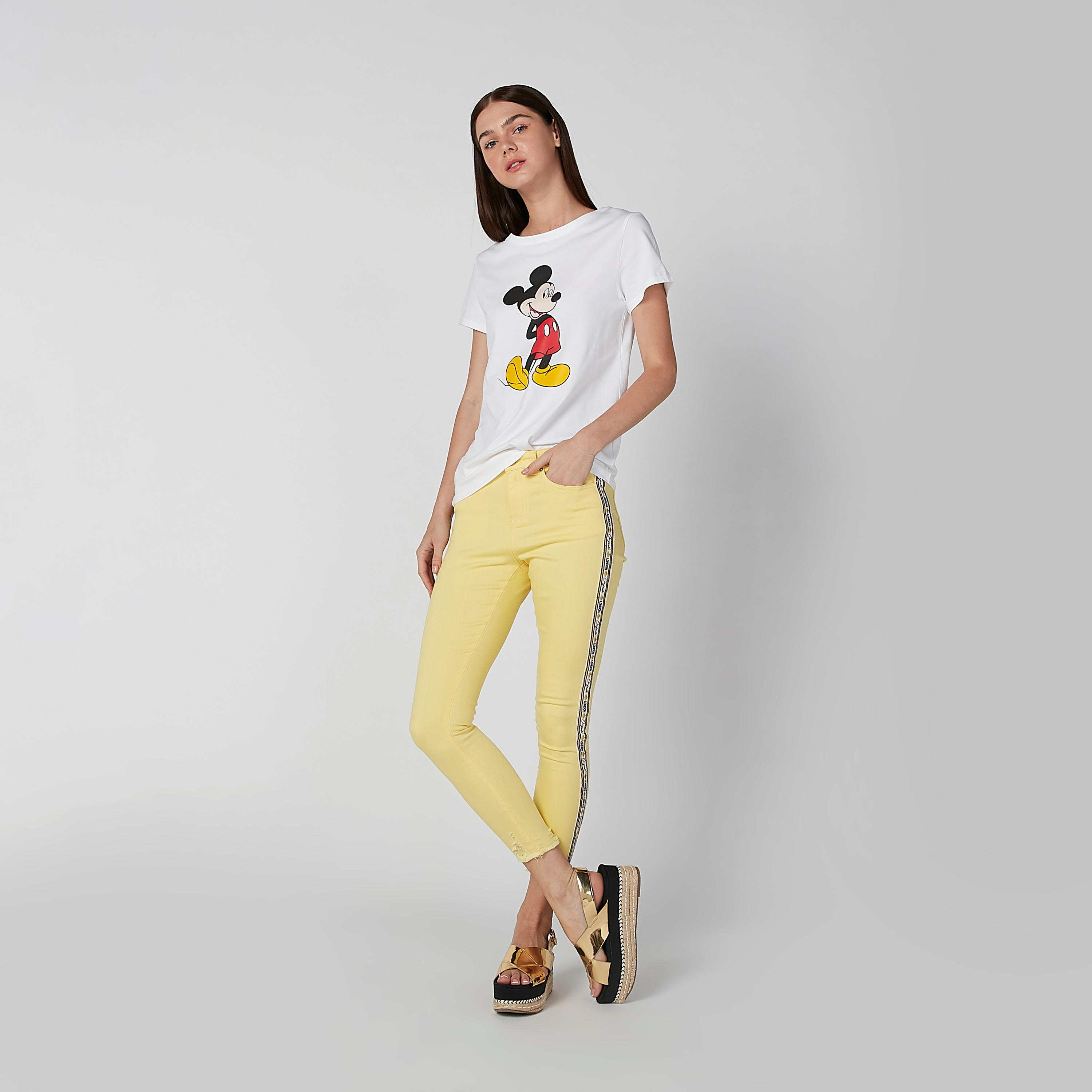 تيشيرت بياقة مستديرة وأكمام قصيرة وطبعات ميكي ماوس-women-clothing-tshirts-image-2