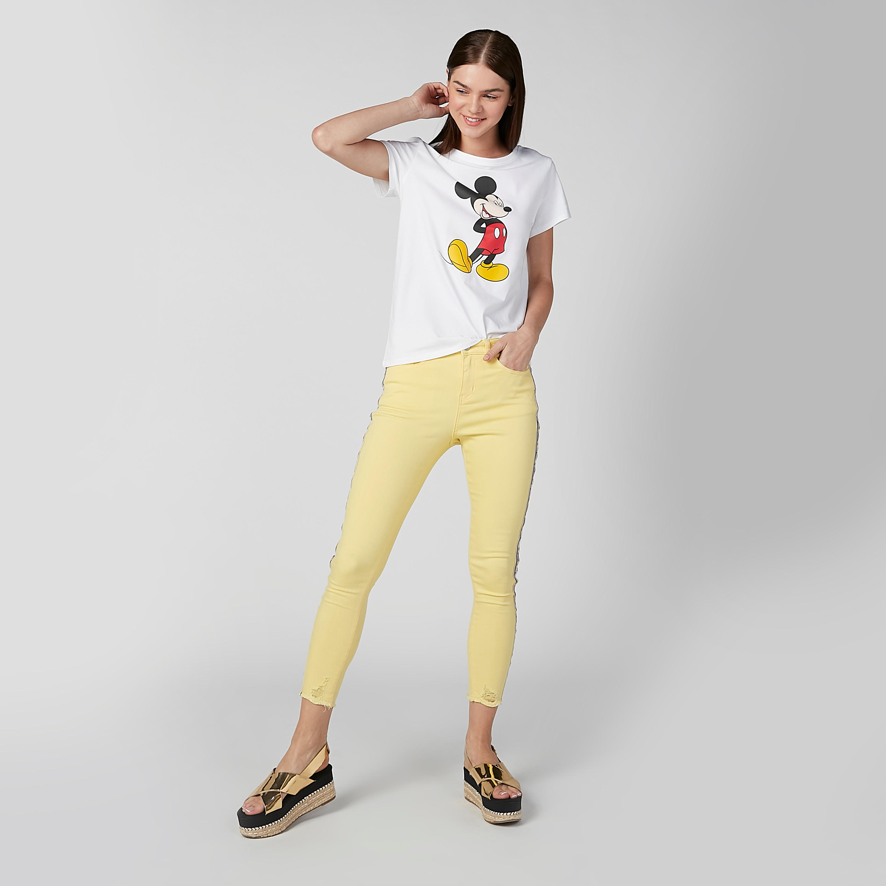 تيشيرت بياقة مستديرة وأكمام قصيرة وطبعات ميكي ماوس-women-clothing-tshirts-image-4