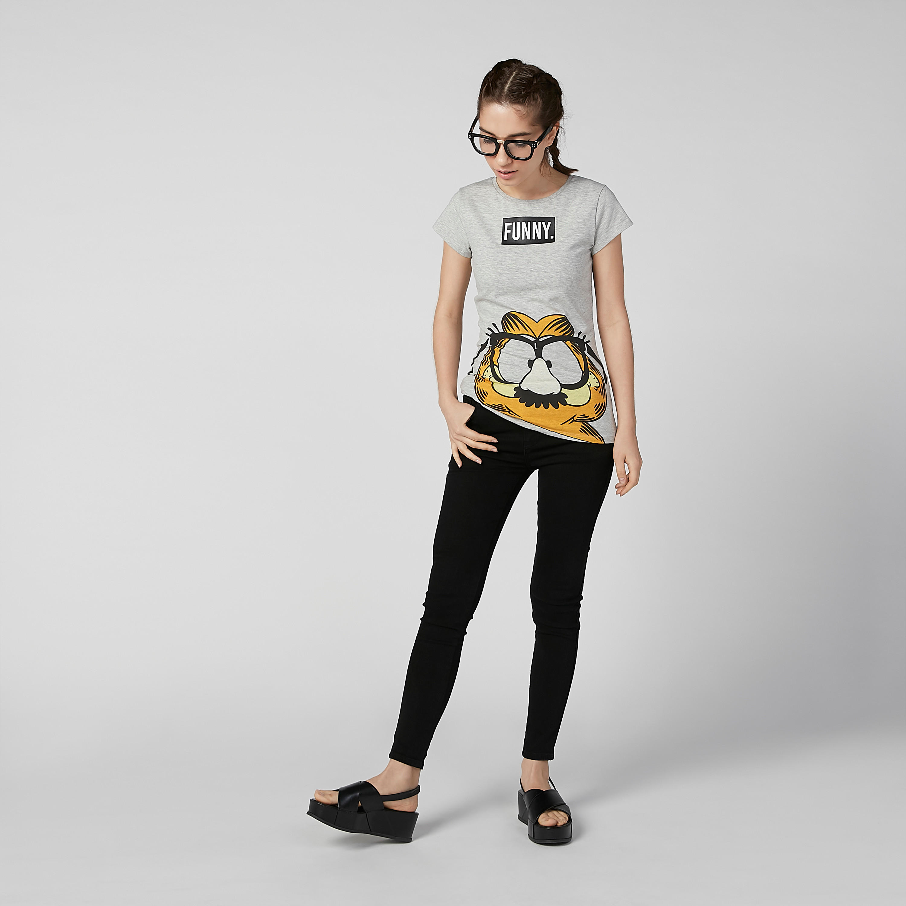تيشيرت بقصّة سكيني وياقة مستديرة وأكمام كاب وطبعات جارفيلد-women-clothing-tshirts-image-2