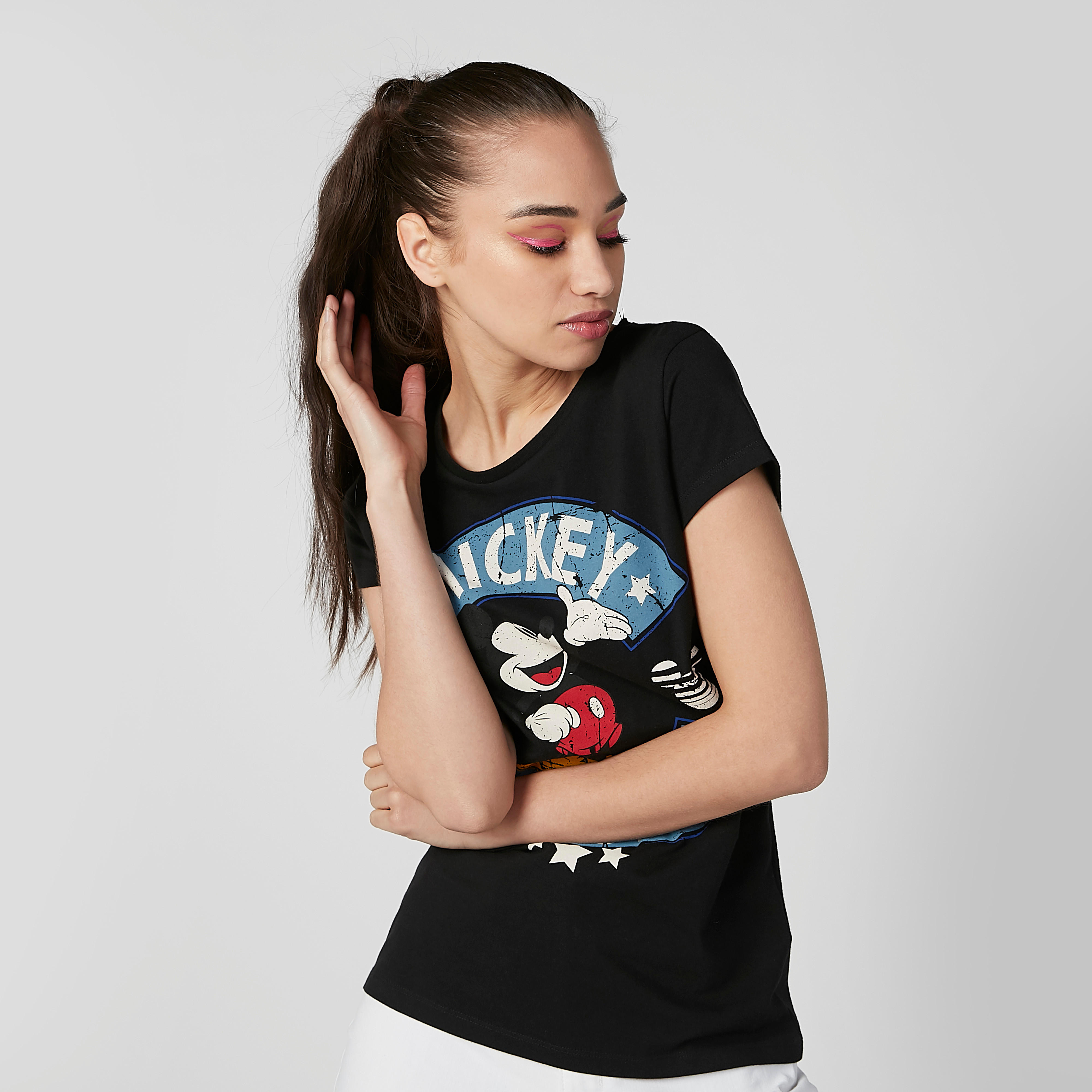 تيشيرت فضفاض بقصّة سكيني وأكمام كاب وطبعات ميكي ماوس-women-clothing-tshirts-image-5