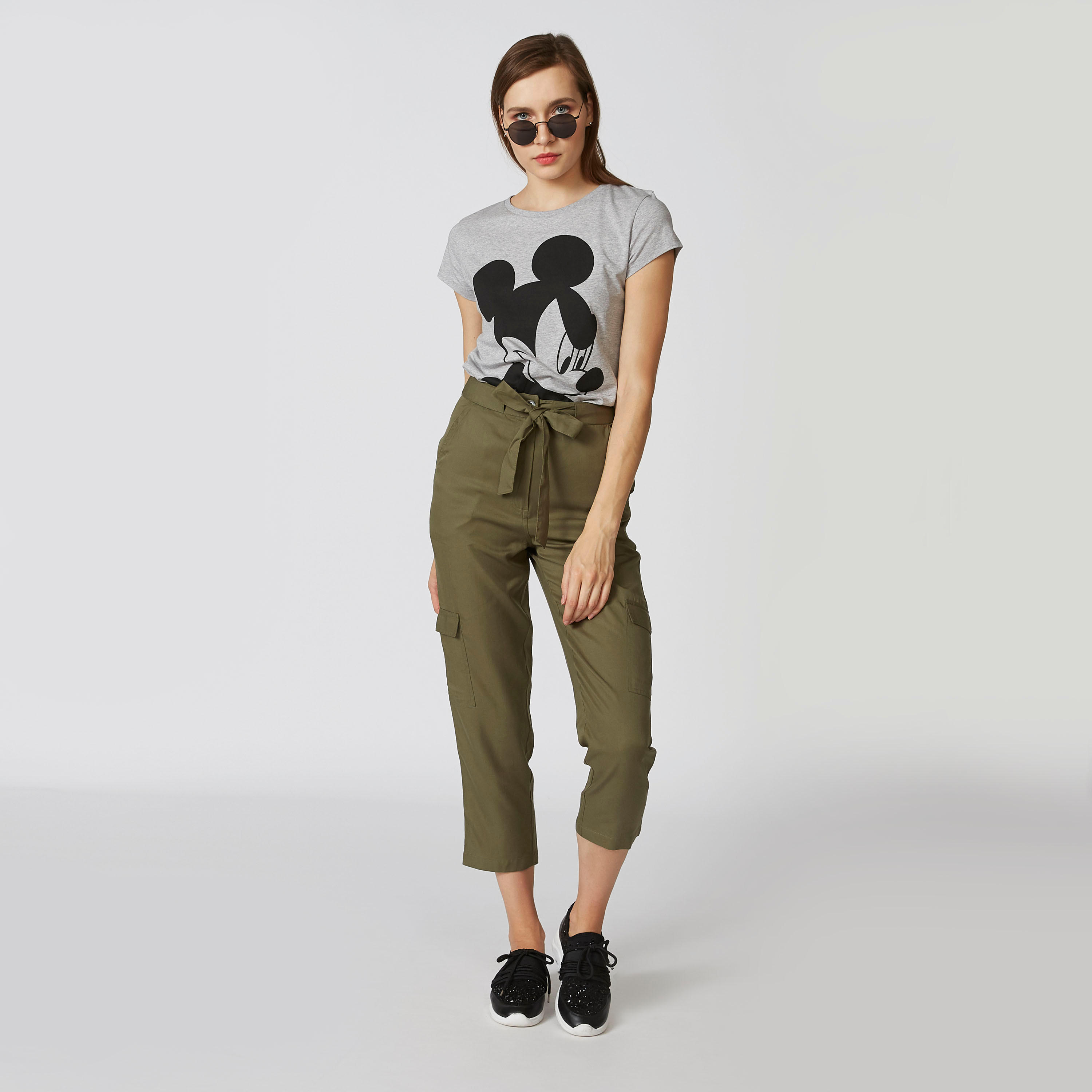 تيشيرت بقصّة سكيني وياقة مستديرة وأكمام كاب وطبعات-women-clothing-tshirts-image-1