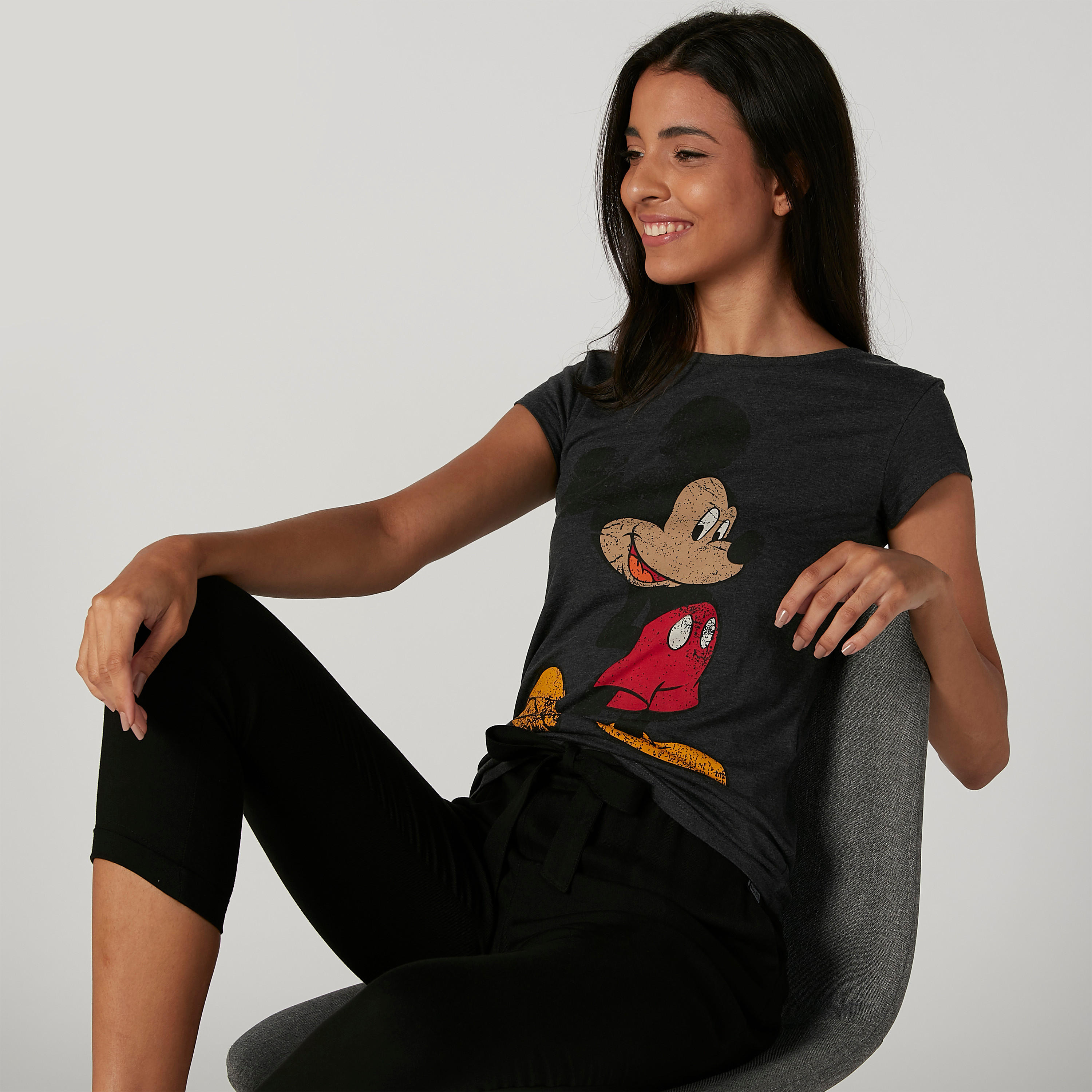 تيشيرت مستدام سكيني بياقة مستديرة وطبعات ميكي ماوس-women-clothing-tshirts-image-3