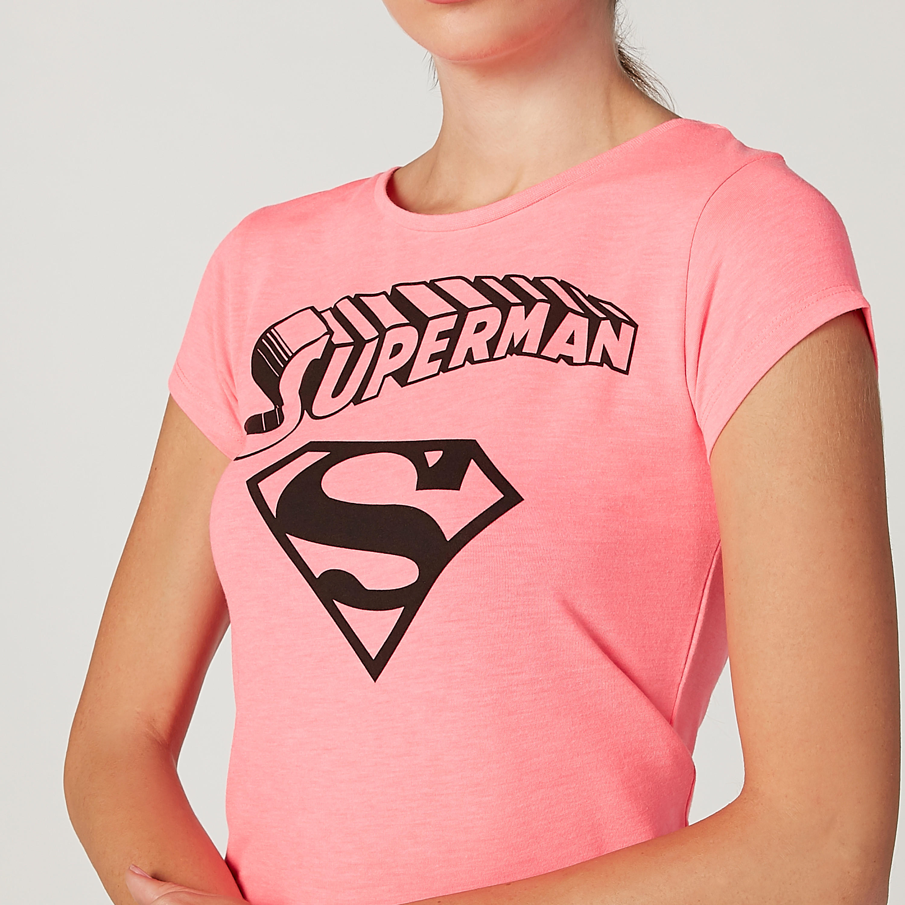 تيشيرت سكيني بياقة مستديرة وطبعات سوبرمان-women-clothing-tshirts-image-3