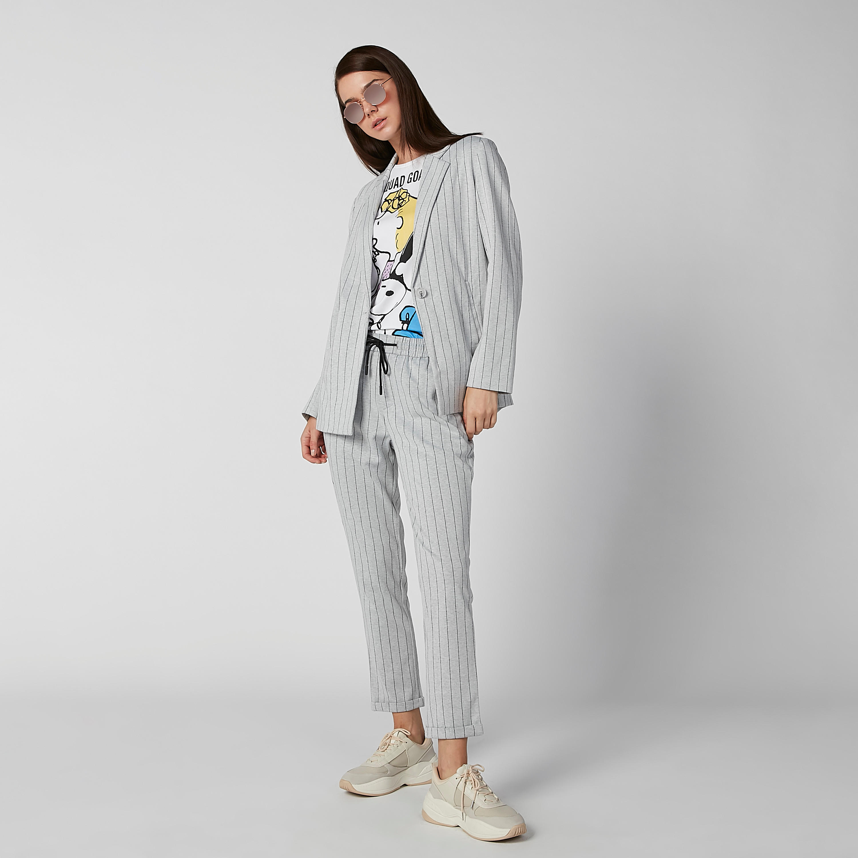 تيشيرت مستدام سكيني بأكمام كاب وطبعات سنوبي -women-clothing-tshirts-image-2