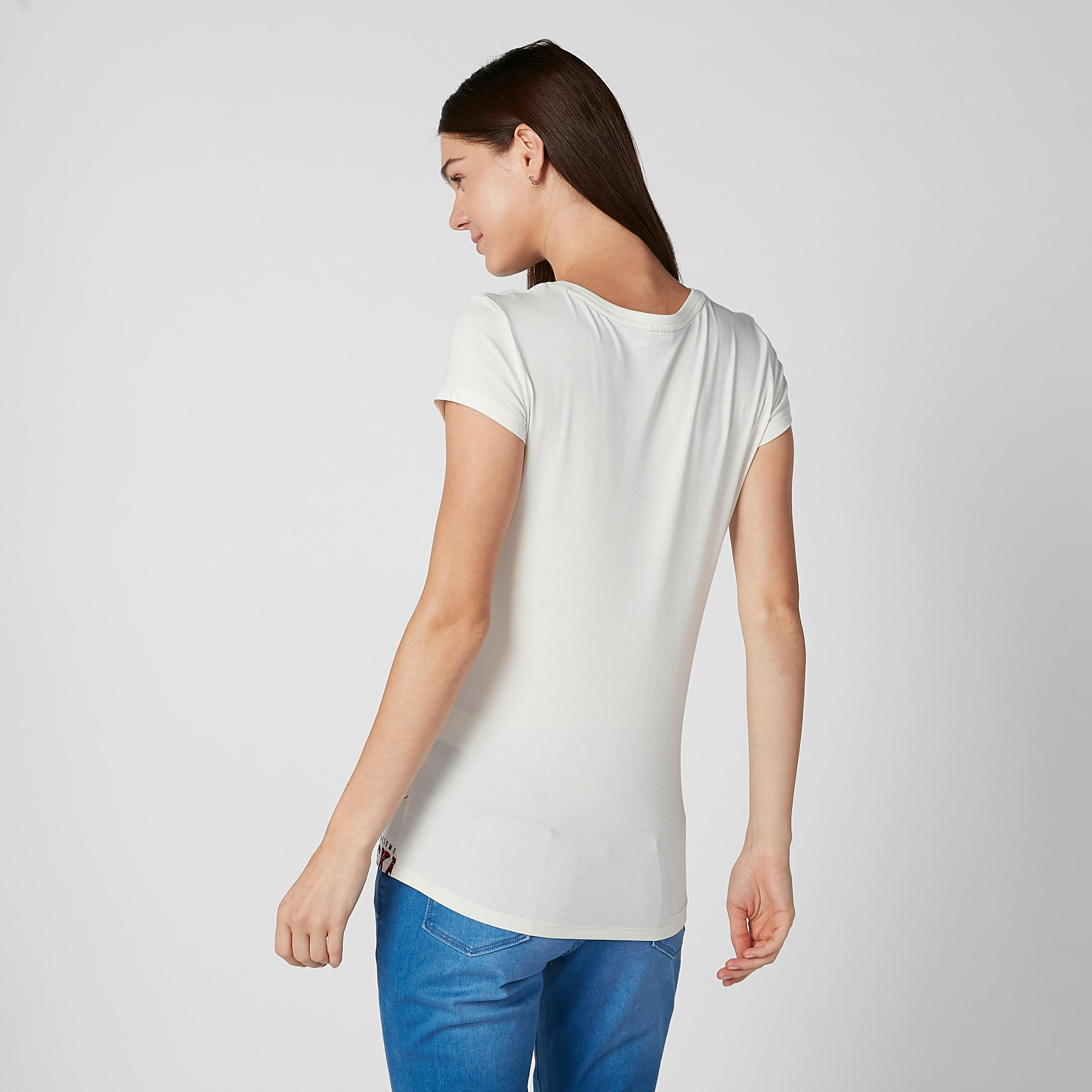 تيشيرت سكيني بياقة مستديرة وأكمام كاب وطبعات ميكي ماوس-women-clothing-tshirts-image-4