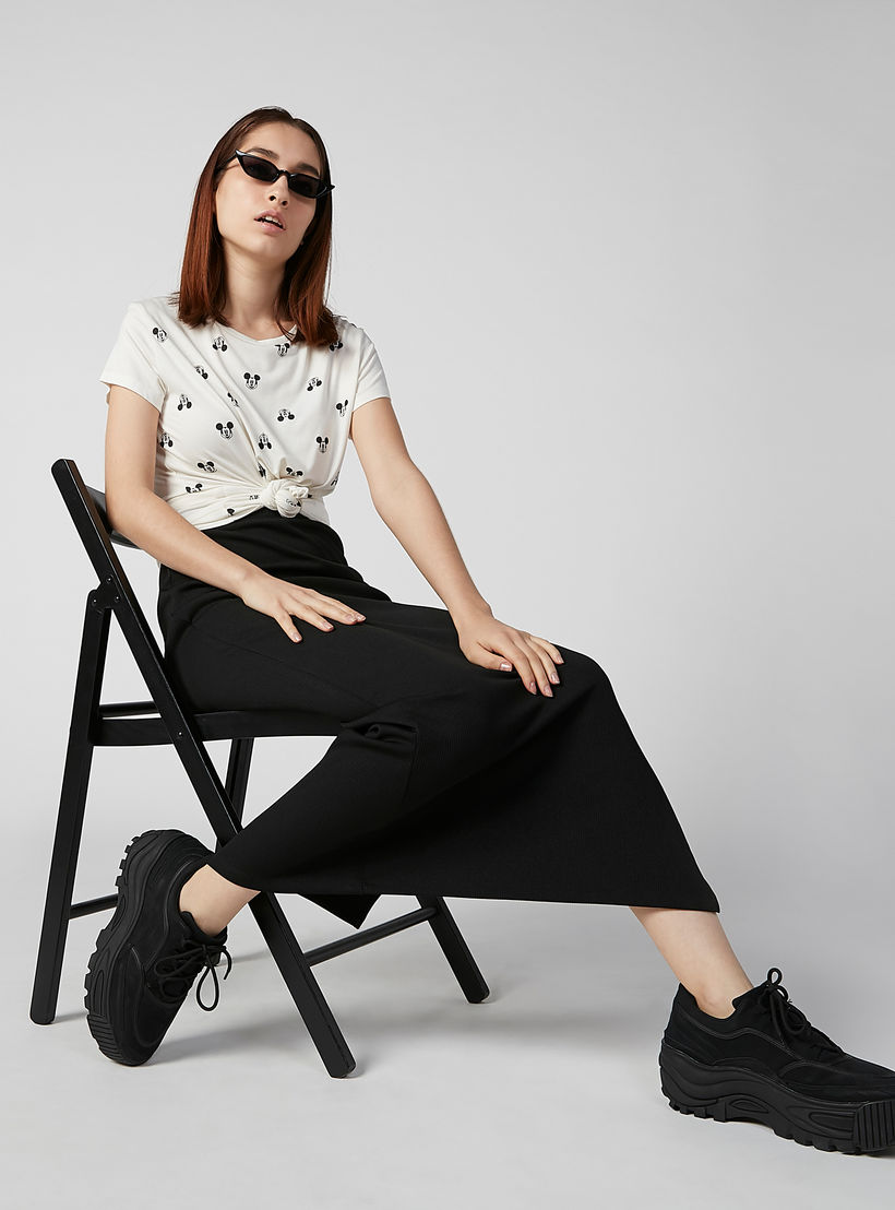 تيشيرت سكيني بياقة مستديرة وأكمام كاب وطبعات ميكي ماوس-women-clothing-tshirts-image-5