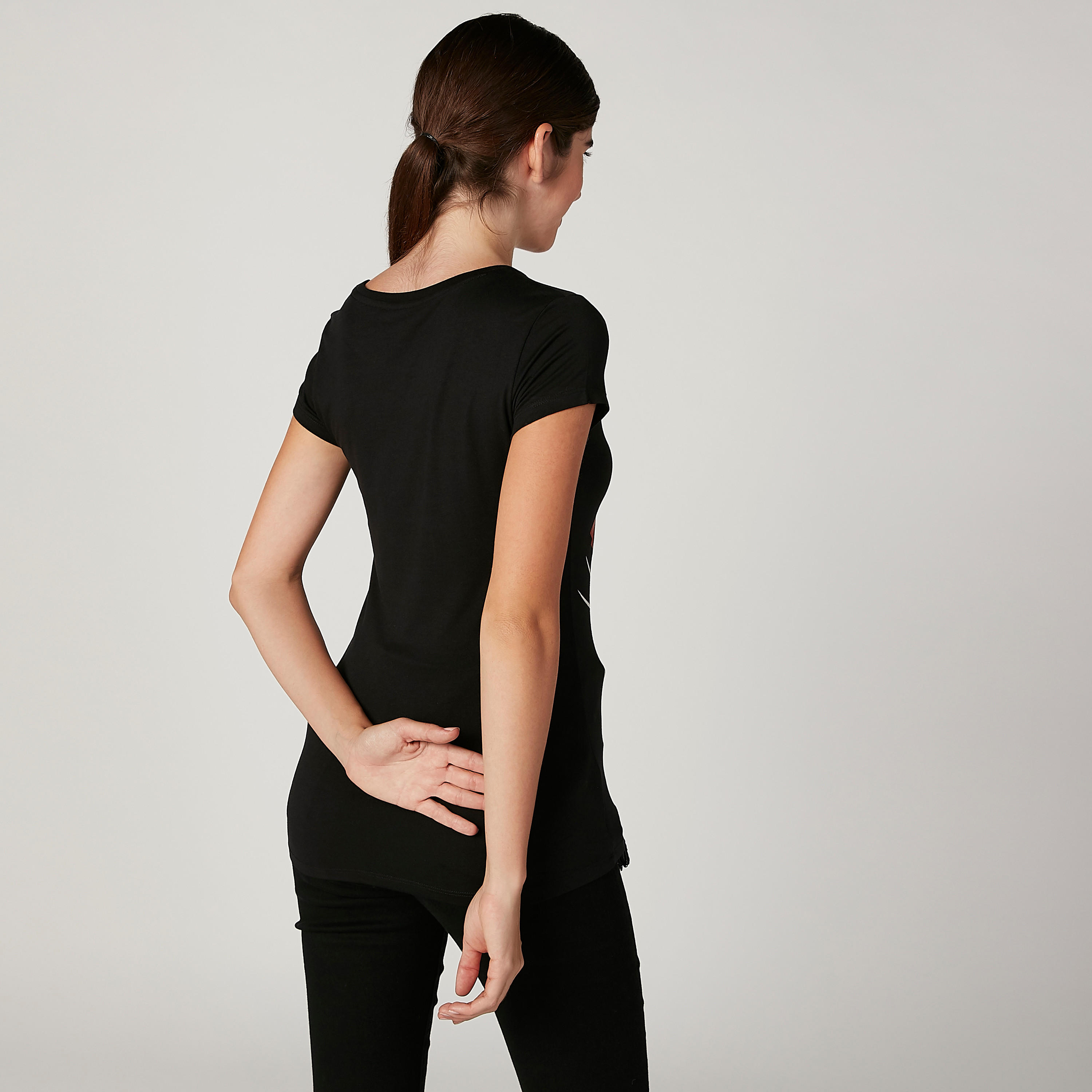 تيشيرت سكيني فيت بياقة ضيقة وأكمام كاب وطبعات ميني ماوس-women-clothing-tshirts-image-4