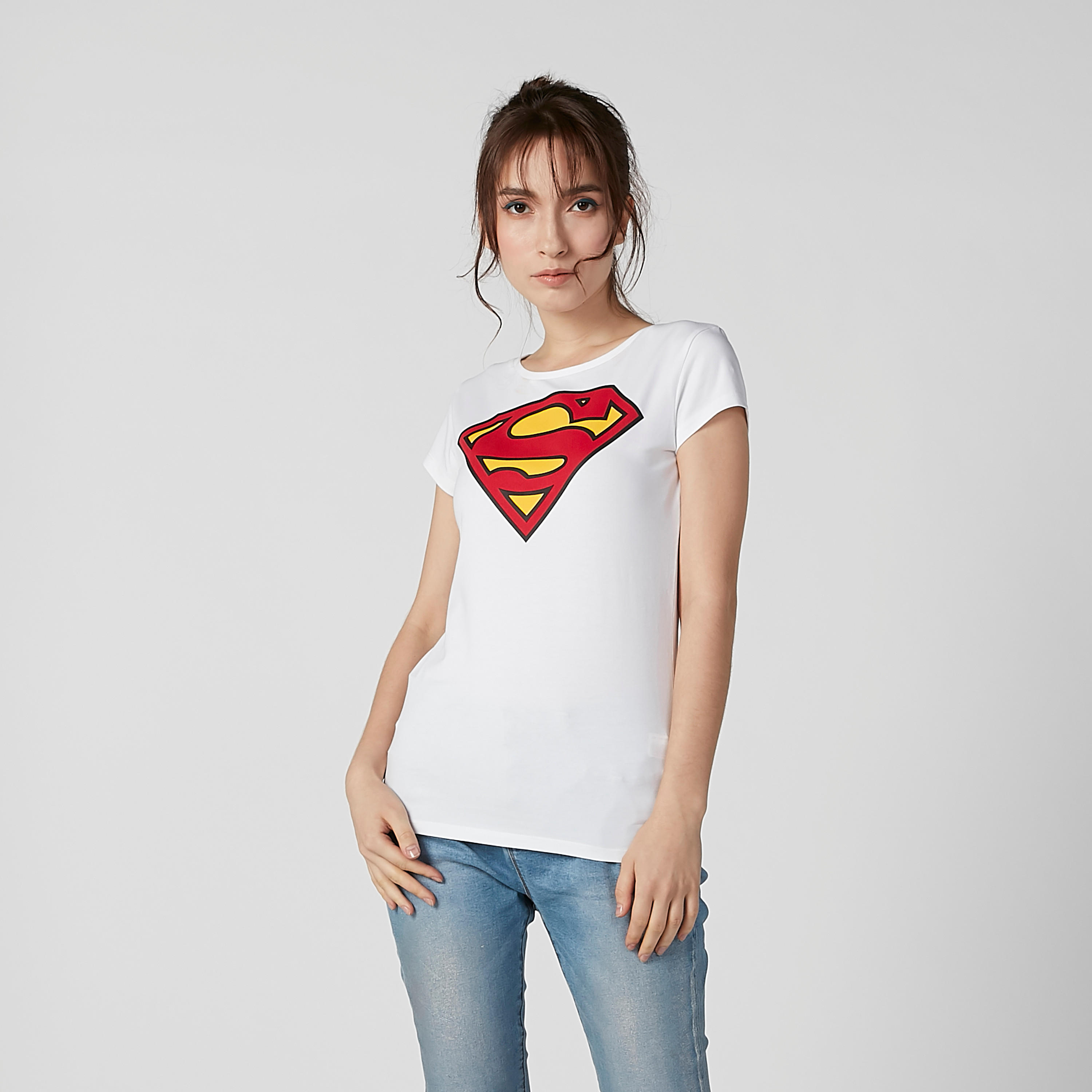 تيشيرت مستدام سكيني بأكمام كاب وطبعات سوبرمان -women-clothing-tshirts-image-3