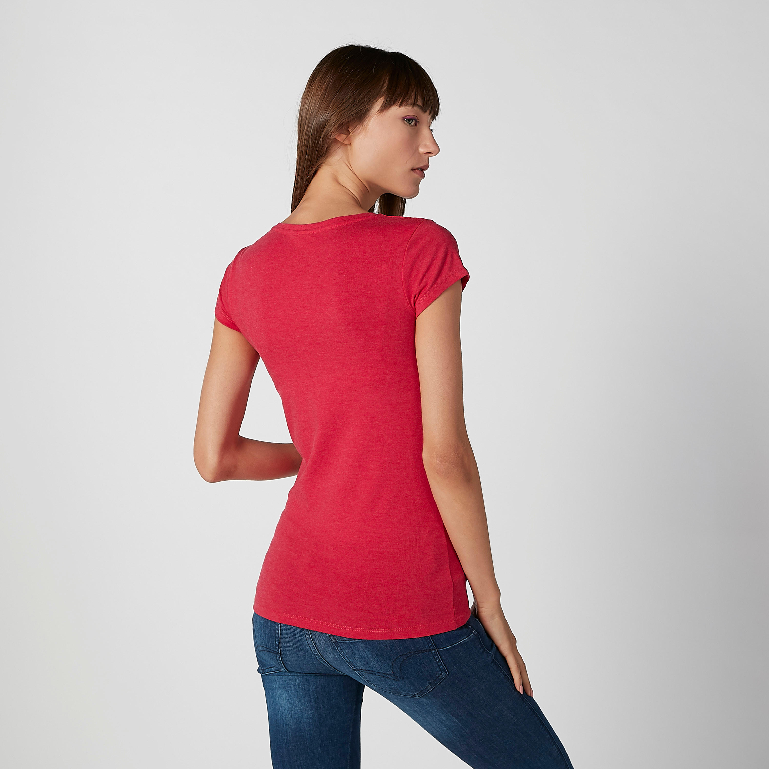 تيشيرت مستدام سكيني بياقة مستديرة وطبعات هالو كيتي-women-clothing-tshirts-image-3