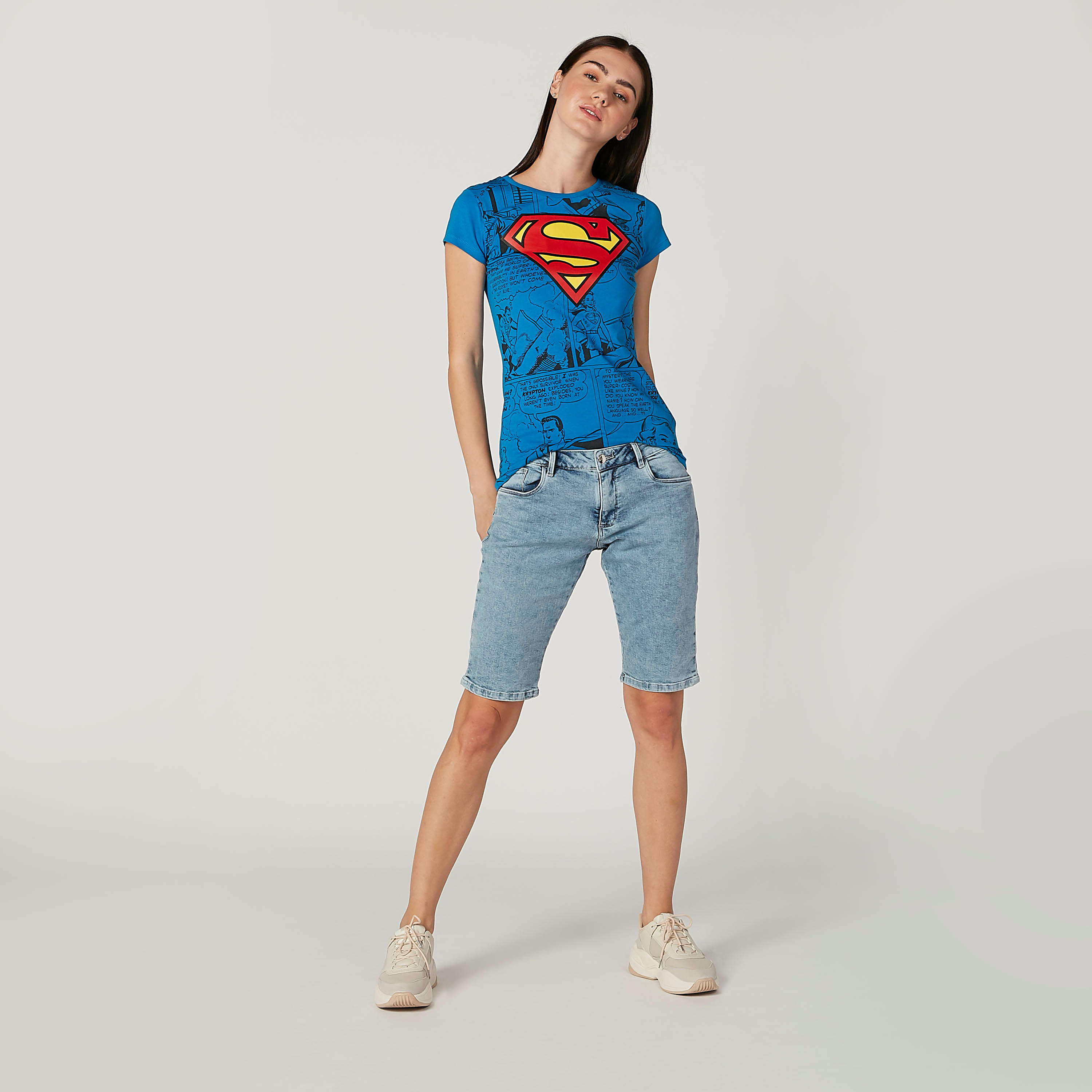 تيشيرت سكيني بياقة مستديرة وأكمام كاب وطبعات سوبرمان-women-clothing-tshirts-image-2