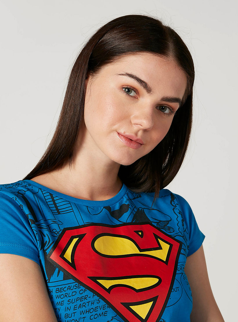 تيشيرت سكيني بياقة مستديرة وأكمام كاب وطبعات سوبرمان-women-clothing-tshirts-image-3