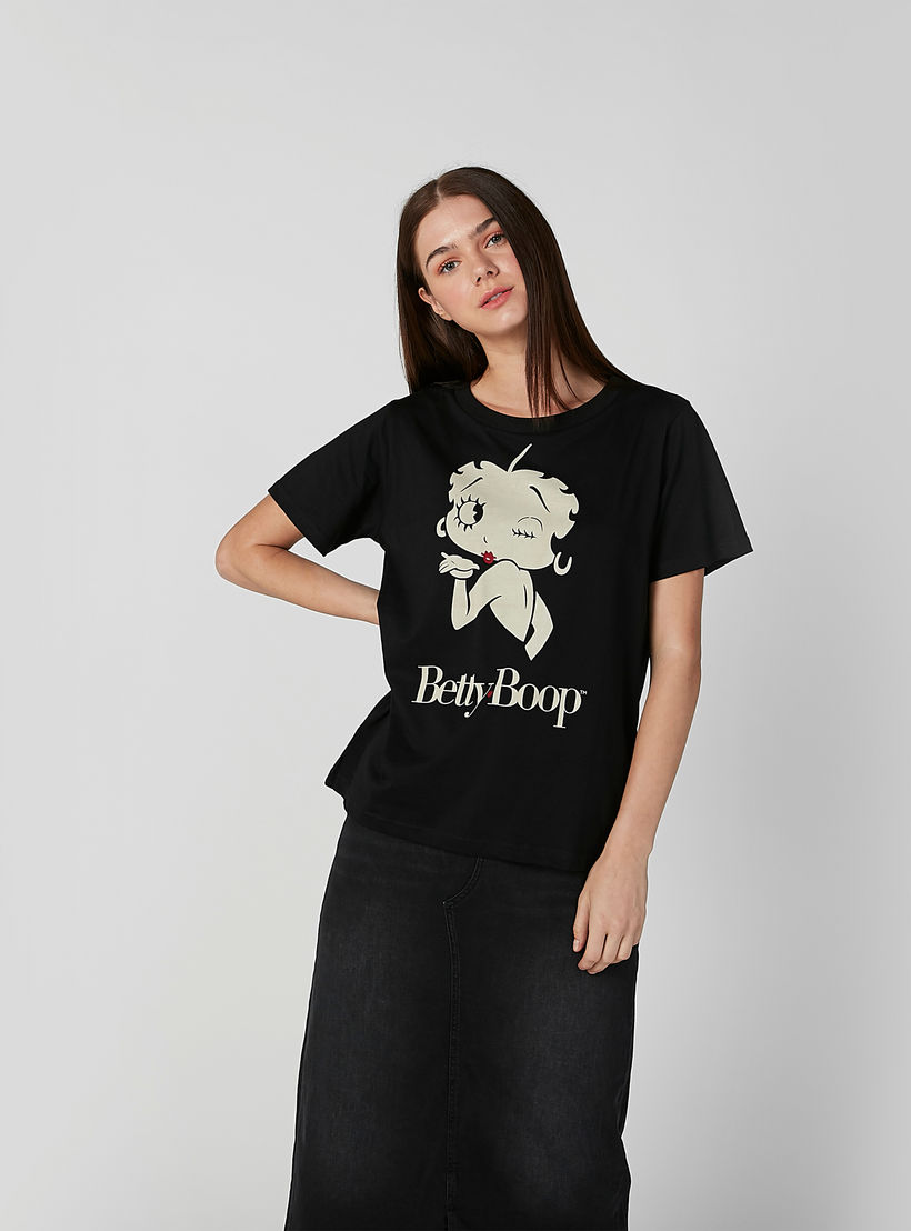 تيشيرت مستدام بأكمام قصيرة وطبعات بيتي بوب-women-clothing-tshirts-image-2