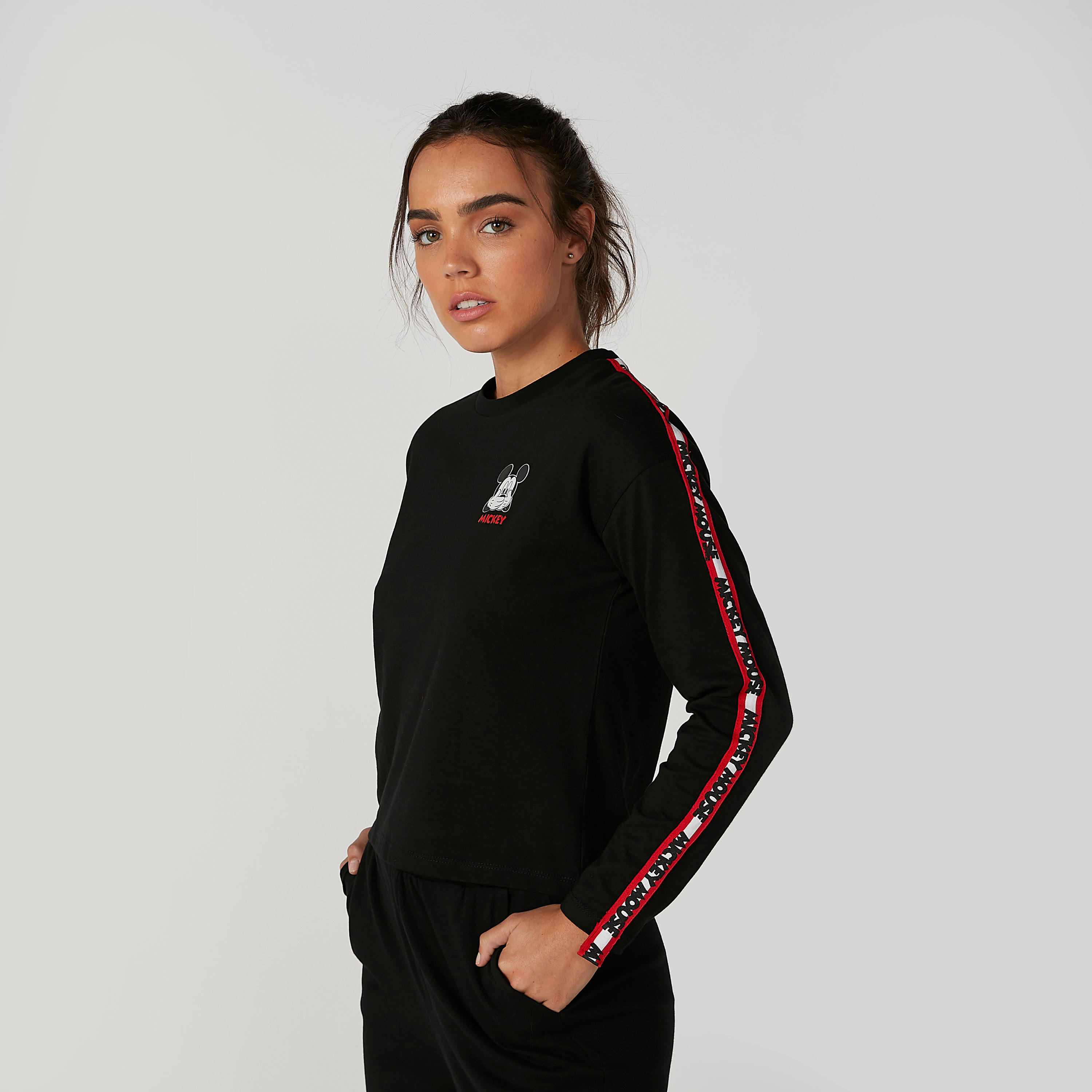 سويت شيرت مستدام بأكمام طويلة وطبعات ميكي ماوس -women-winterwear-hoodiesandsweatshirts-sweatshirts-image-1