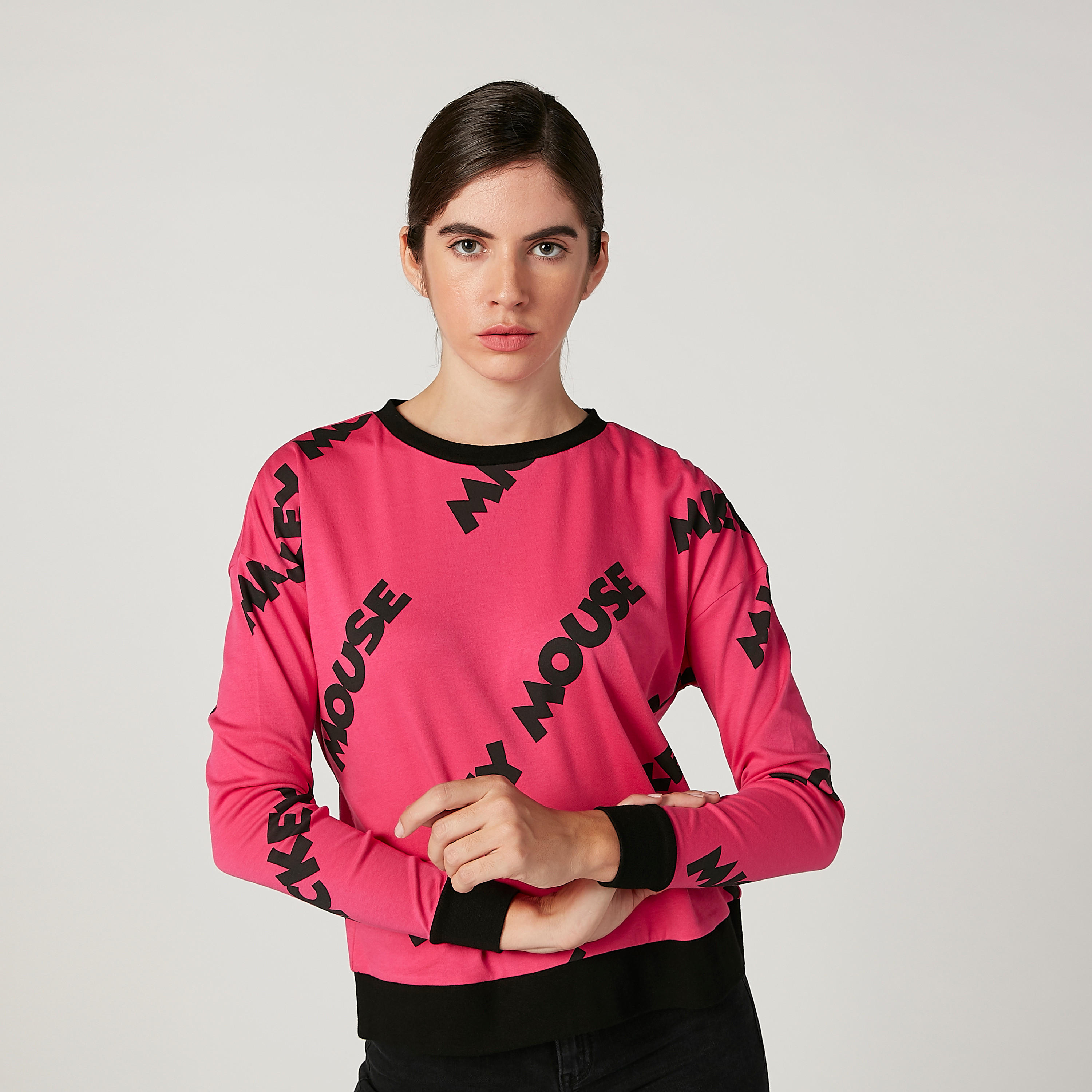 بلوزة سكيني فيت بطبعات ميكي ماوس وياقة مستديرة وأكمام طويلة-women-clothing-tshirts-image-1