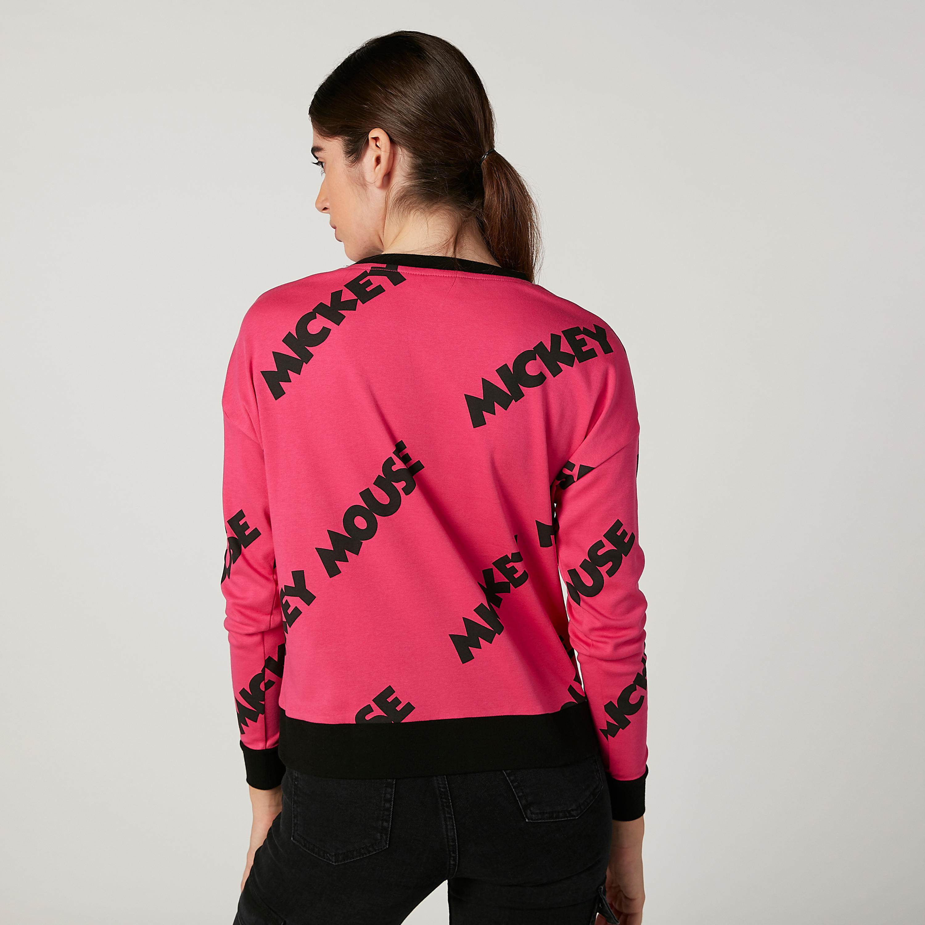 بلوزة سكيني فيت بطبعات ميكي ماوس وياقة مستديرة وأكمام طويلة-women-clothing-tshirts-image-4