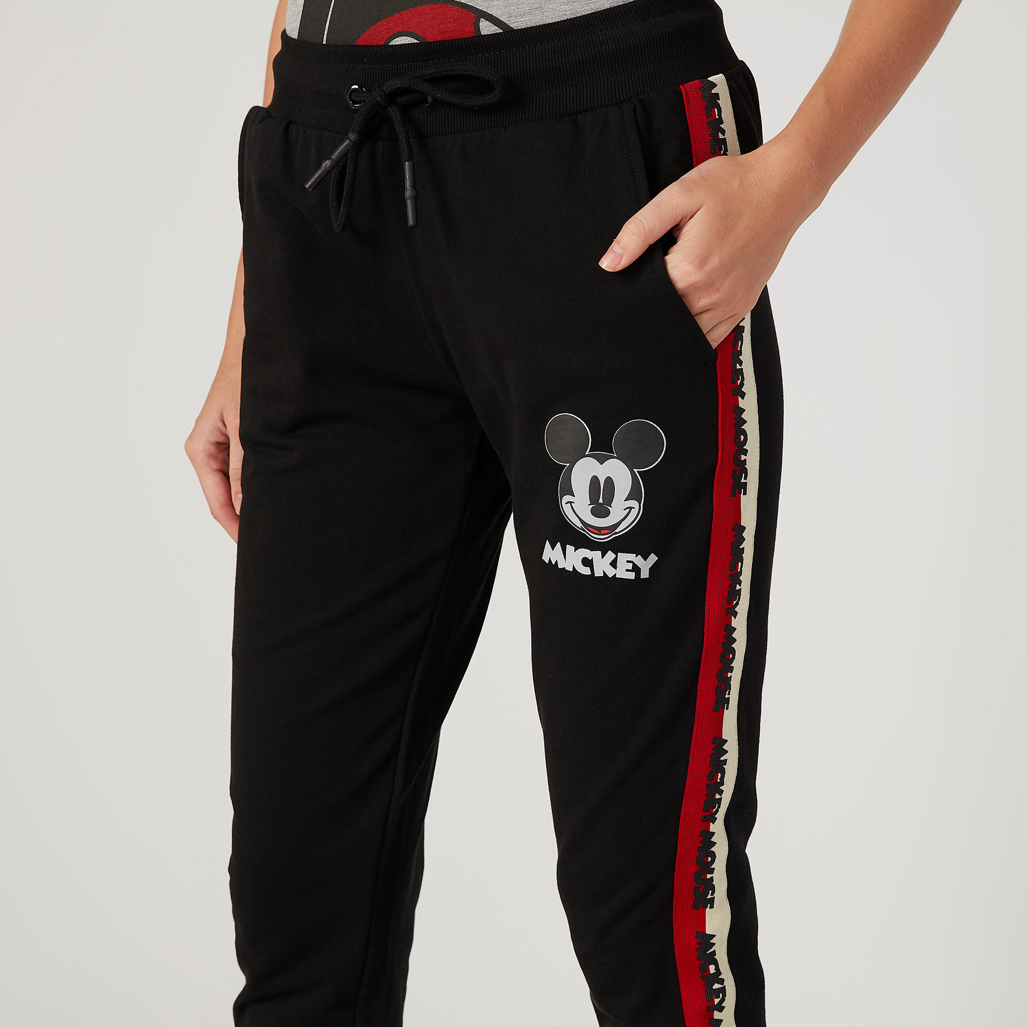 بنطلون رياضي سليم بخصر متوسط الارتفاع وجيوب بطبعات ميكي ماوس-women-clothing-bottoms-joggers-image-3