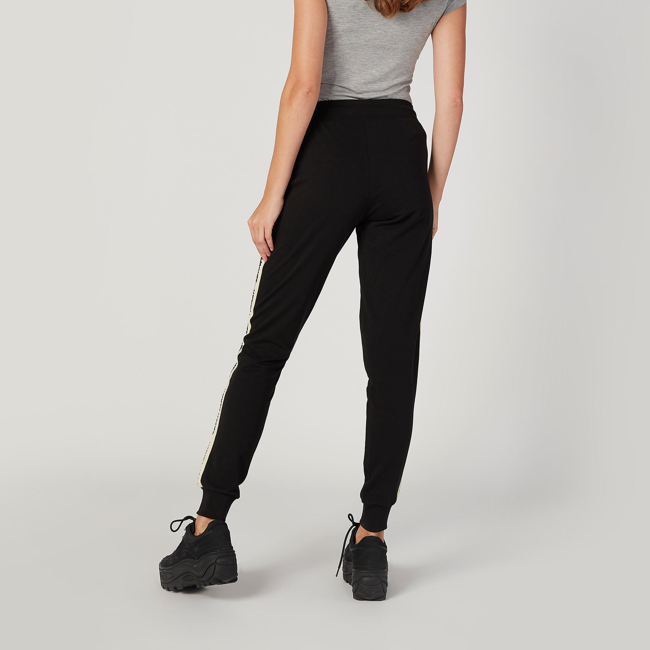 بنطلون رياضي سليم بخصر متوسط الارتفاع وجيوب بطبعات ميكي ماوس-women-clothing-bottoms-joggers-image-4