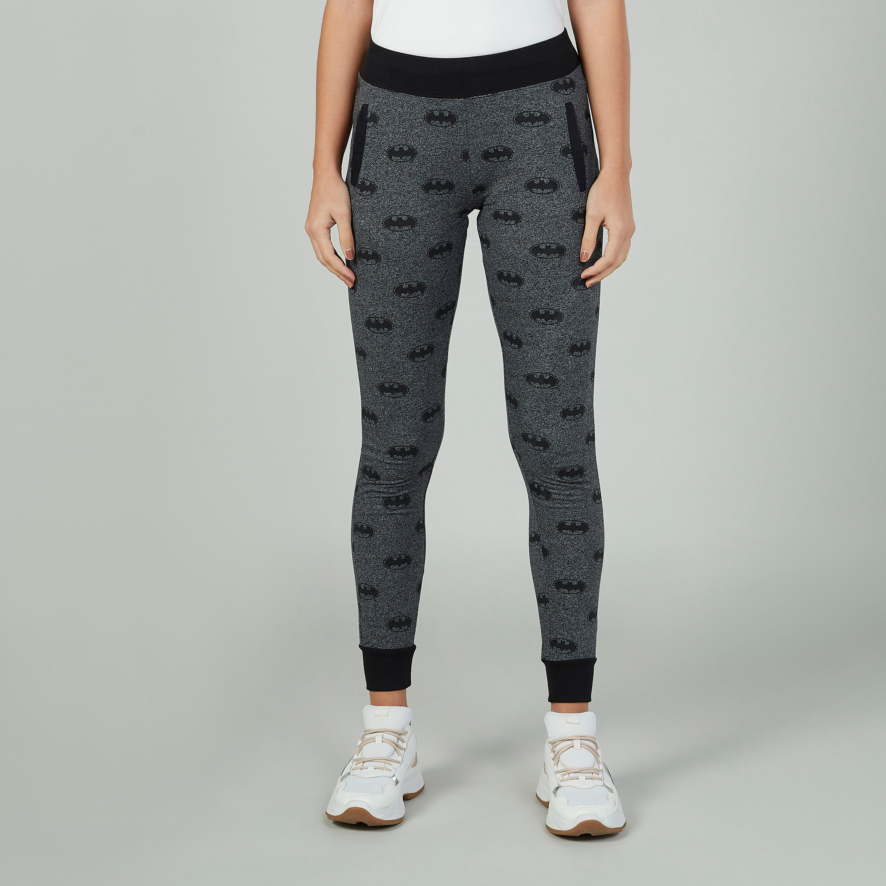 بنطلون رياضي سليم بخصر مطاطي منخفض وطبعات باتمان-women-clothing-bottoms-joggers-image-1