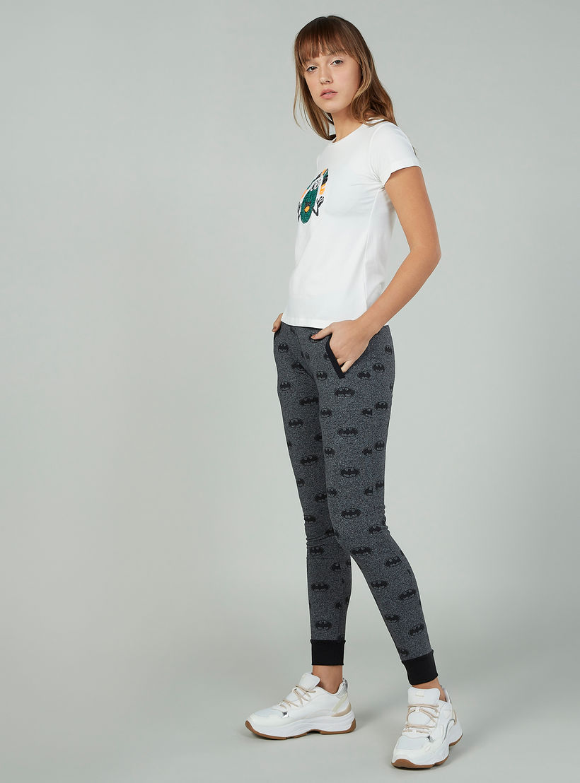 بنطلون رياضي سليم بخصر مطاطي منخفض وطبعات باتمان-women-clothing-bottoms-joggers-image-2